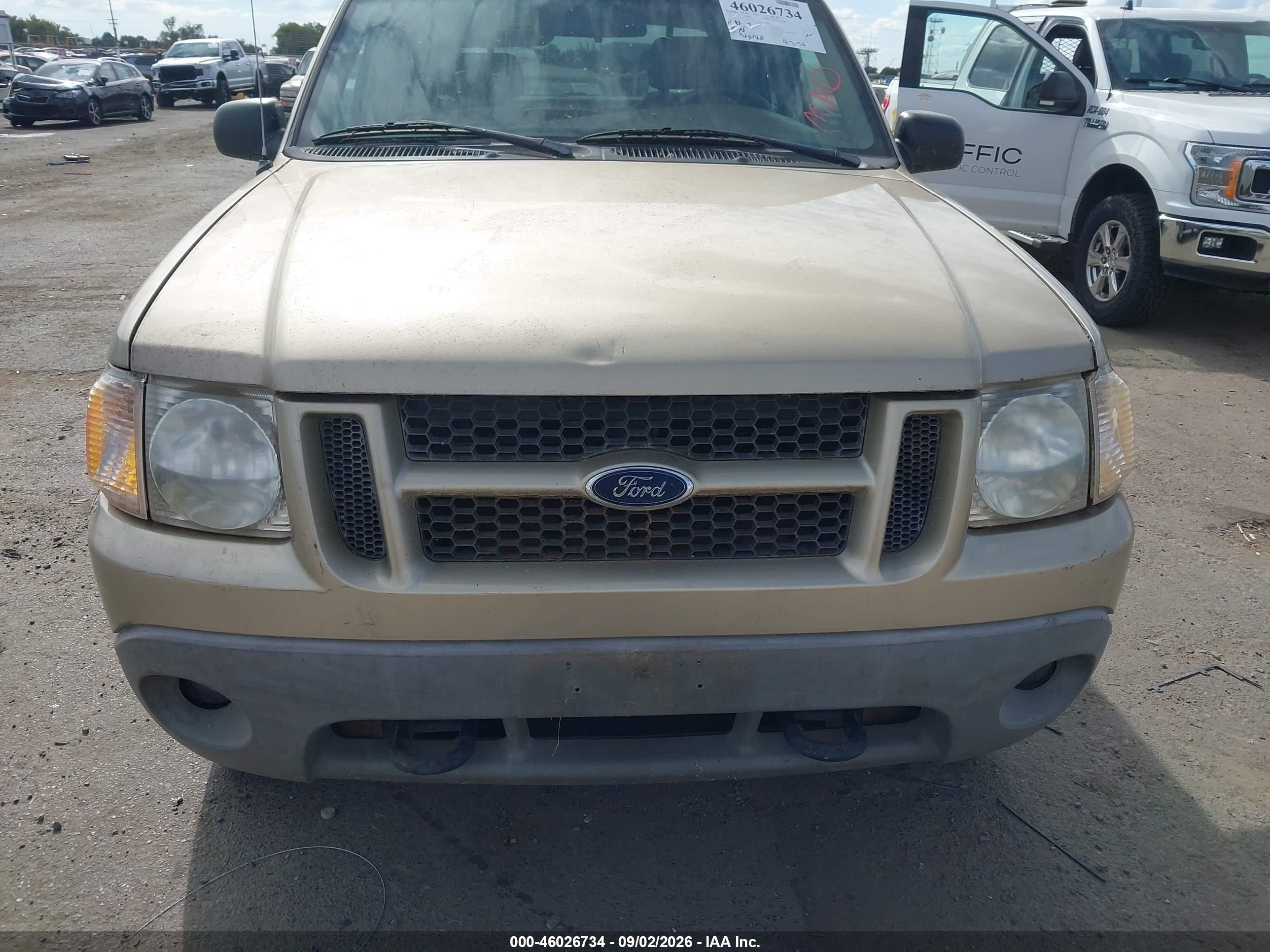2002 Ford Explorer Sport Trac   Tan vin: 1FMZU77E12UB55413