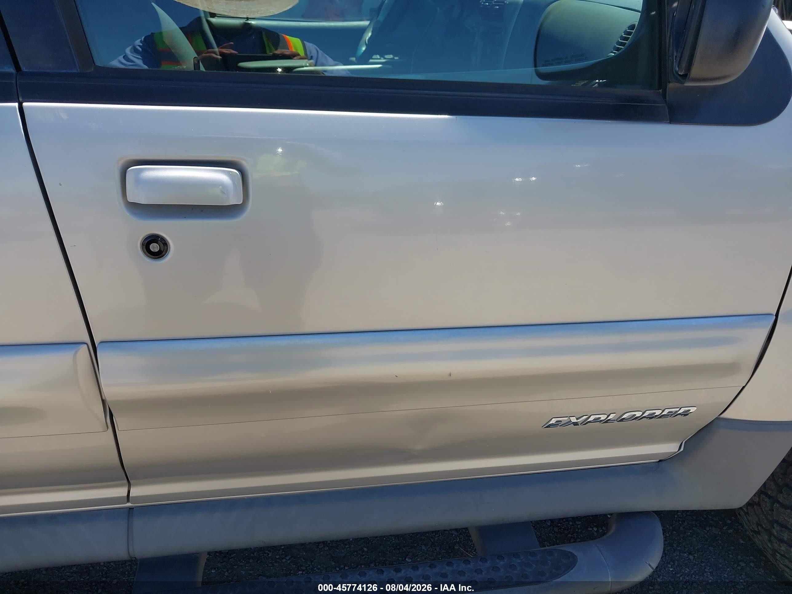 2002 Ford Explorer Sport Trac   Silver vin: 1FMZU77E12UC47671