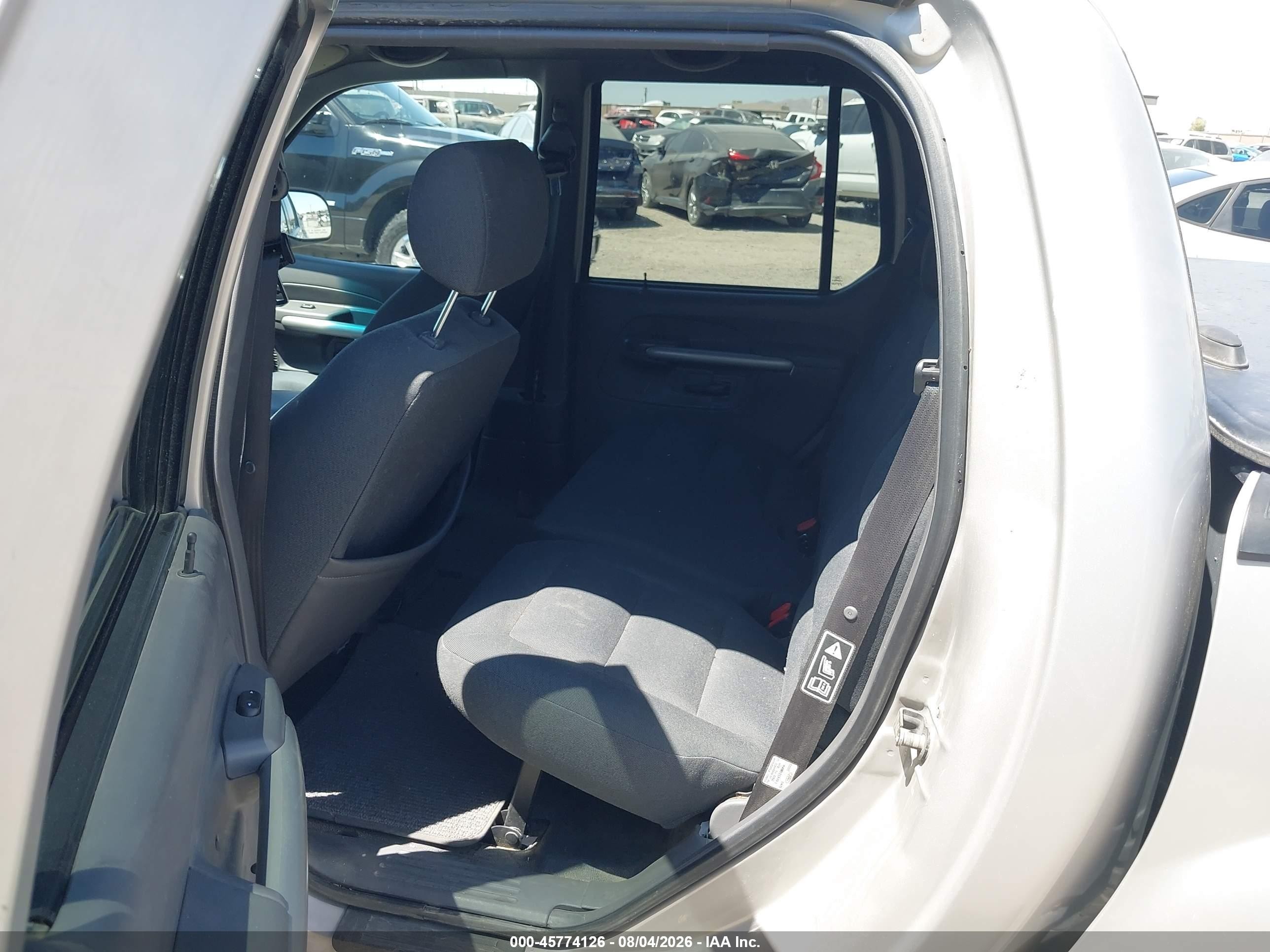 2002 Ford Explorer Sport Trac   Silver vin: 1FMZU77E12UC47671