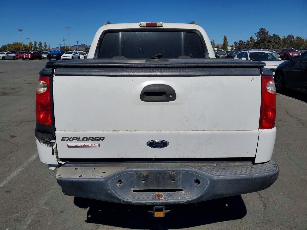 2002 Ford Explorer Sport Trac White vin: 1FMZU77E12UD40206