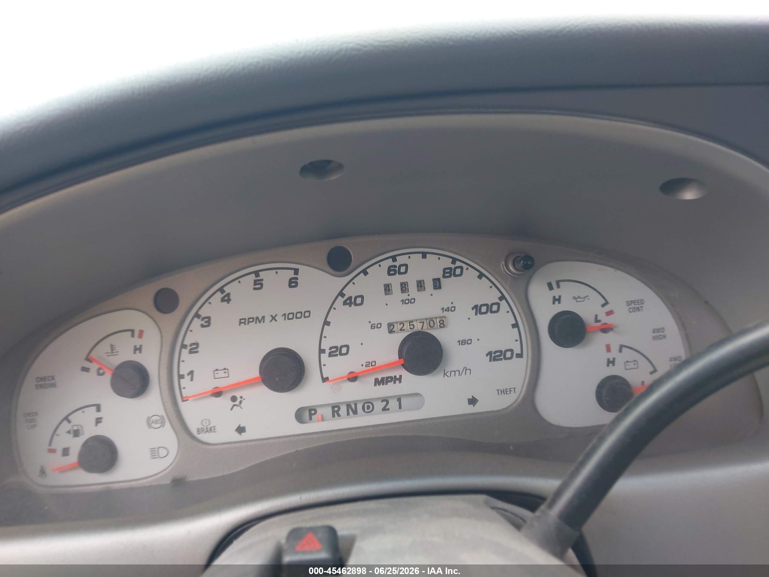 2002 Ford Explorer Sport Trac   Белый vin: 1FMZU77E12UD53652
