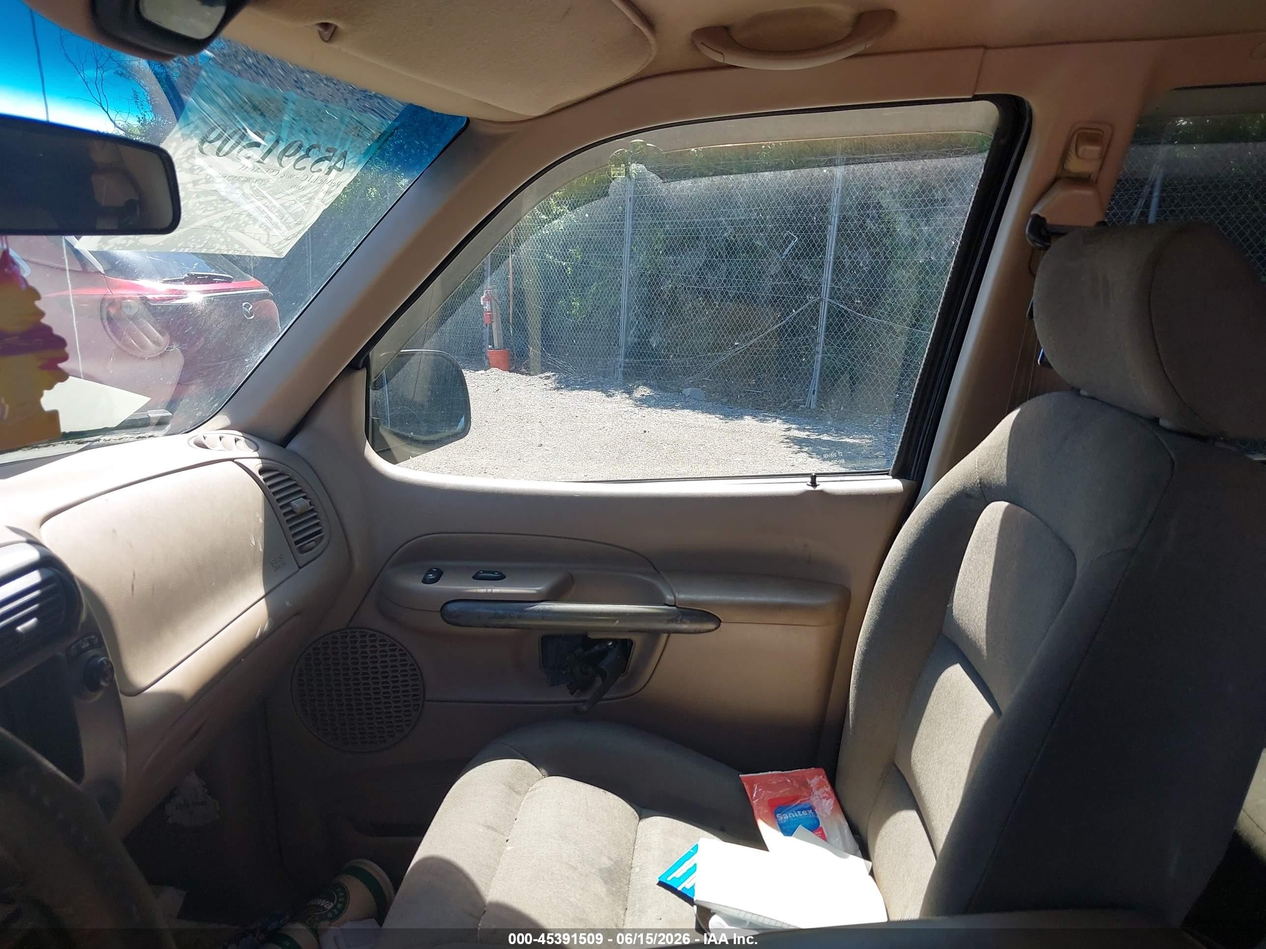 2001 Ford Explorer Sport Trac   Blue vin: 1FMZU77E31UB06440