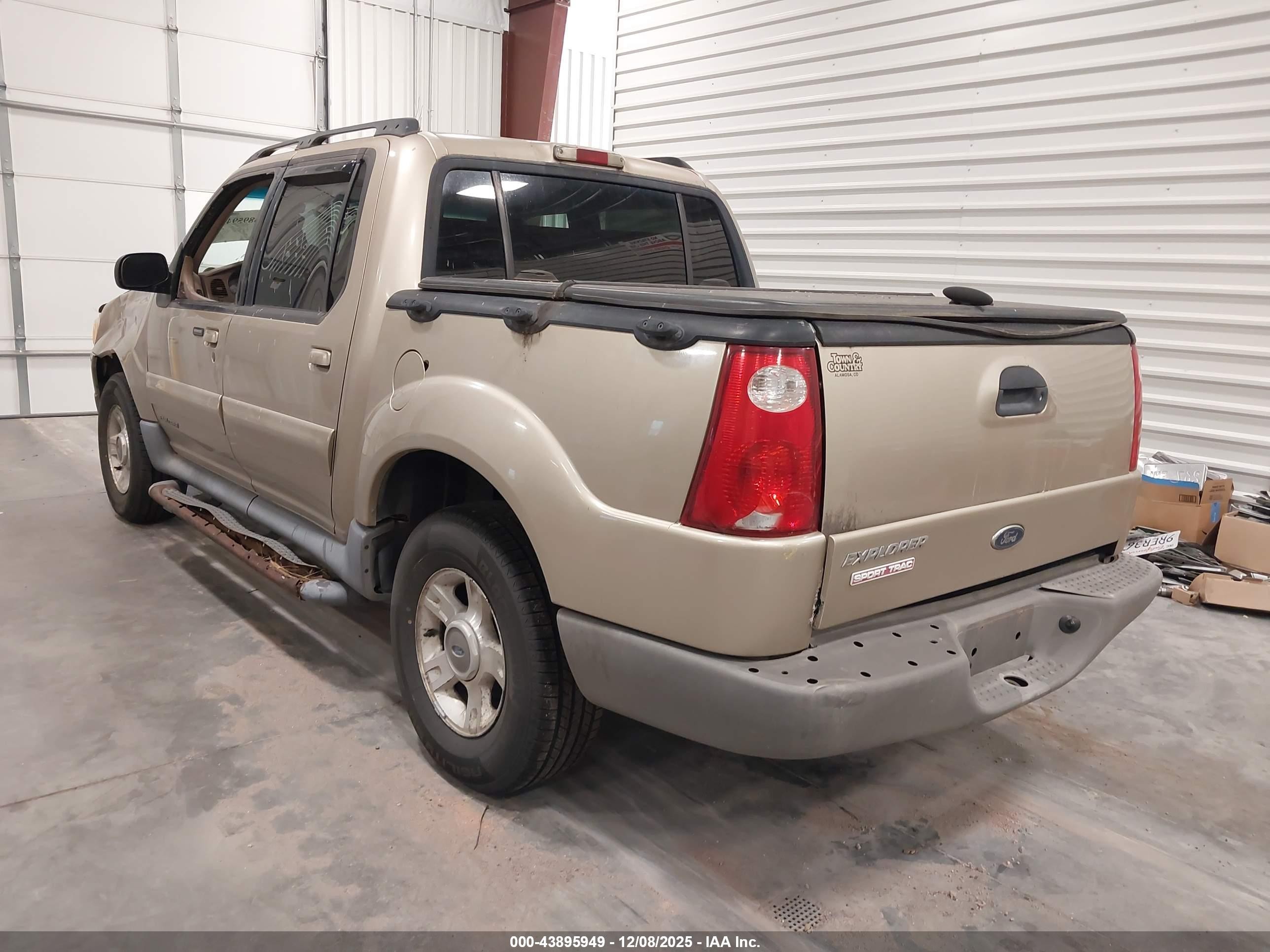 2002 Ford Explorer Sport Trac   Gold vin: 1FMZU77E32UB83567