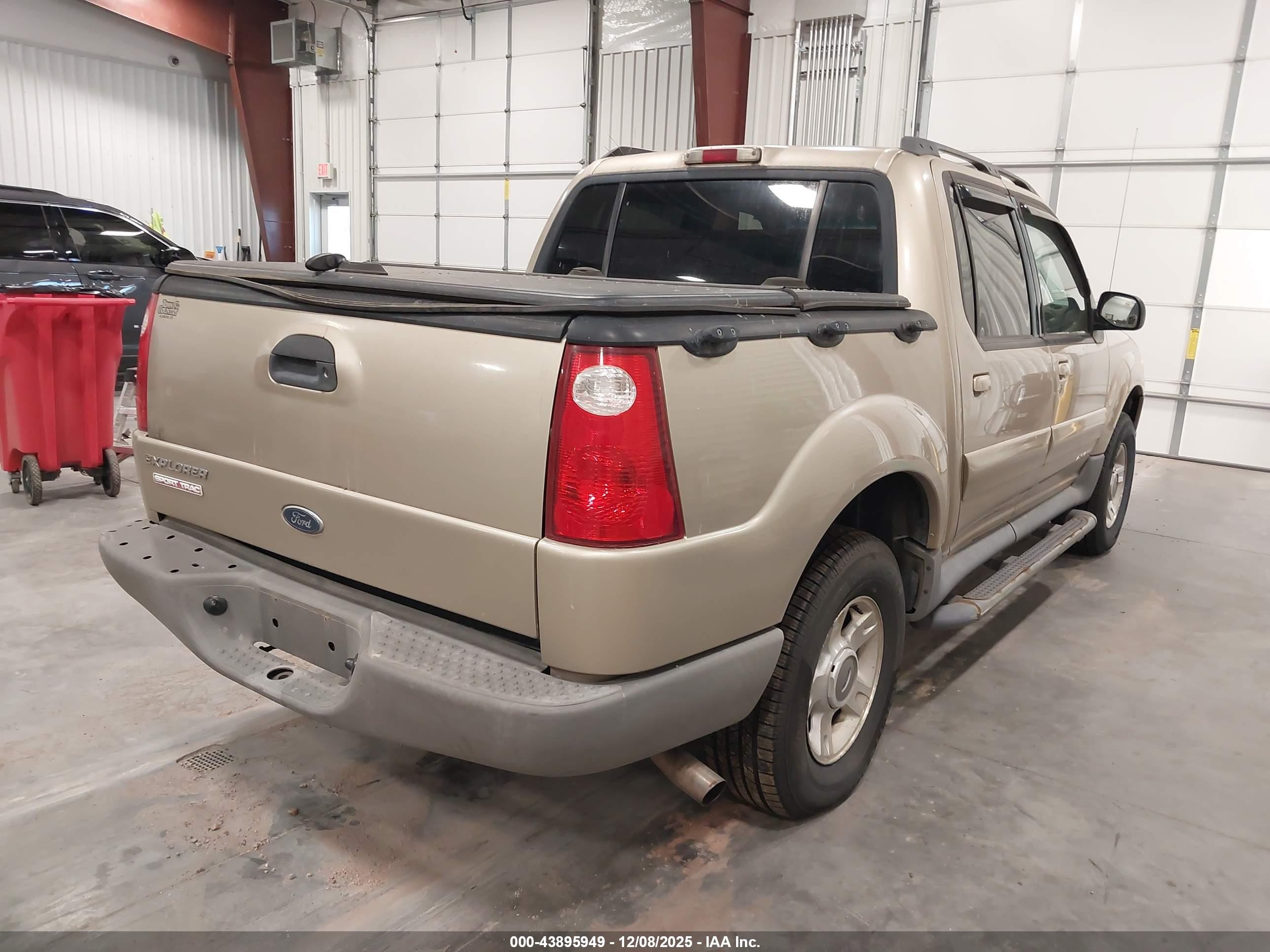 2002 Ford Explorer Sport Trac   Gold vin: 1FMZU77E32UB83567