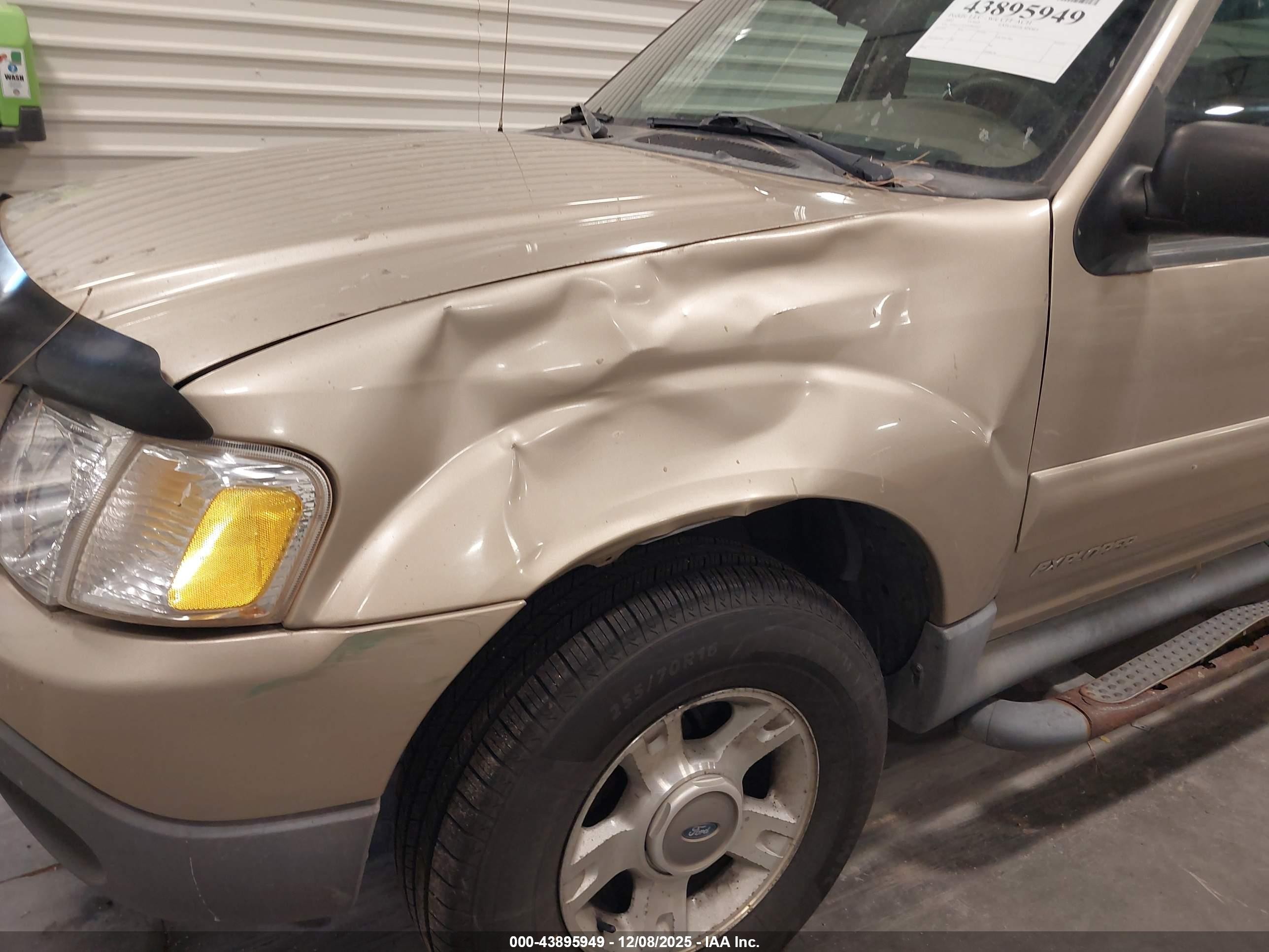 2002 Ford Explorer Sport Trac   Gold vin: 1FMZU77E32UB83567