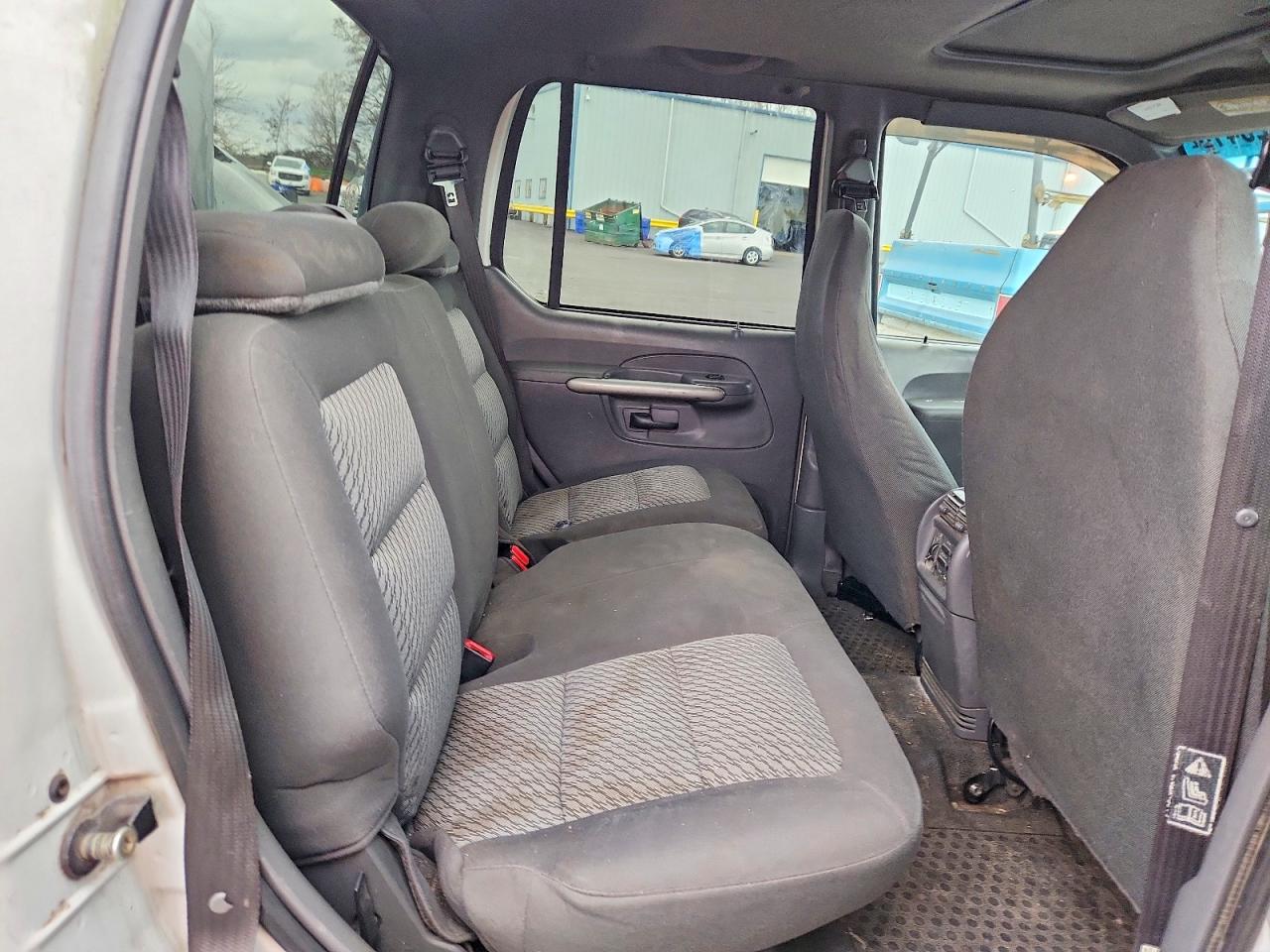 2002 Ford Explorer White vin: 1FMZU77E32UD42944