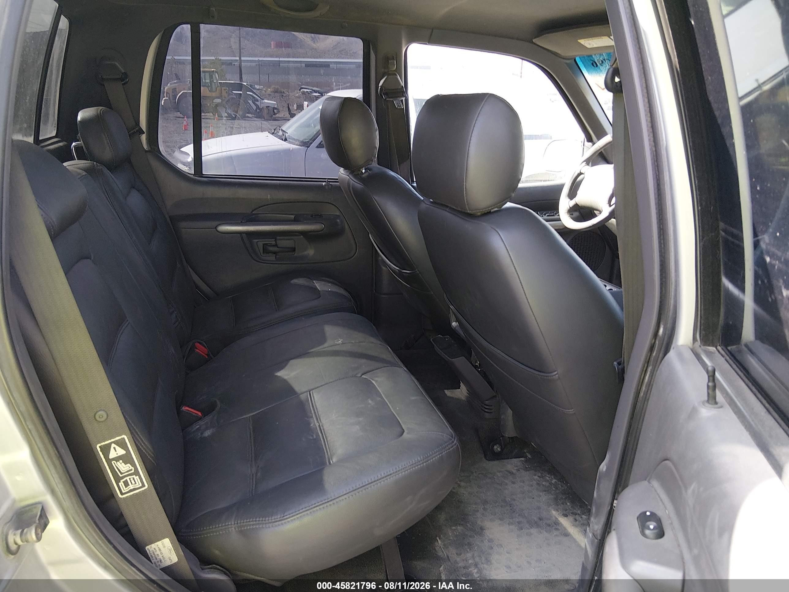 2002 Ford Explorer Sport Trac   Silver vin: 1FMZU77E42UB40405