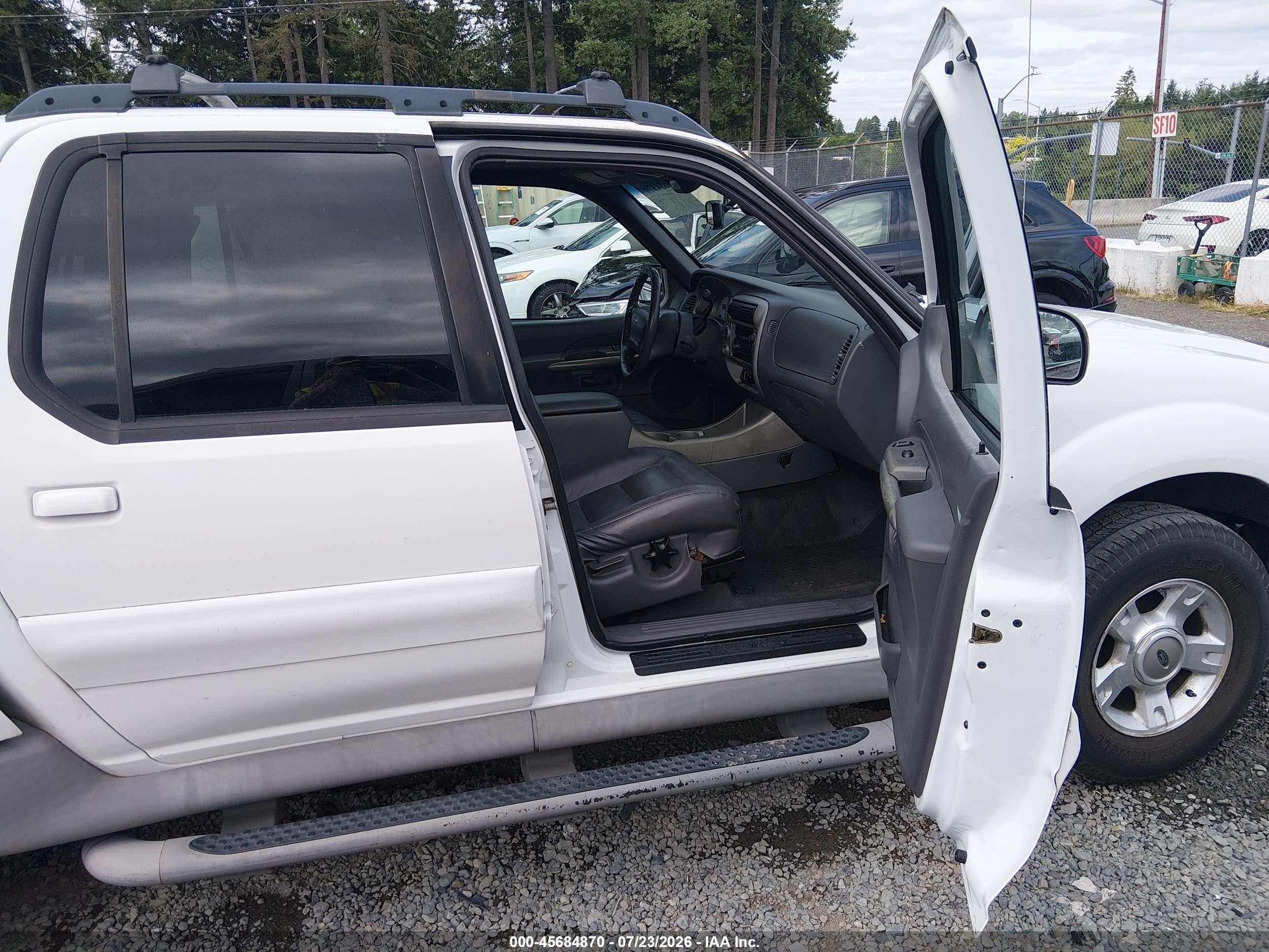 2002 Ford Explorer Sport Trac White vin: 1FMZU77E52UD52438