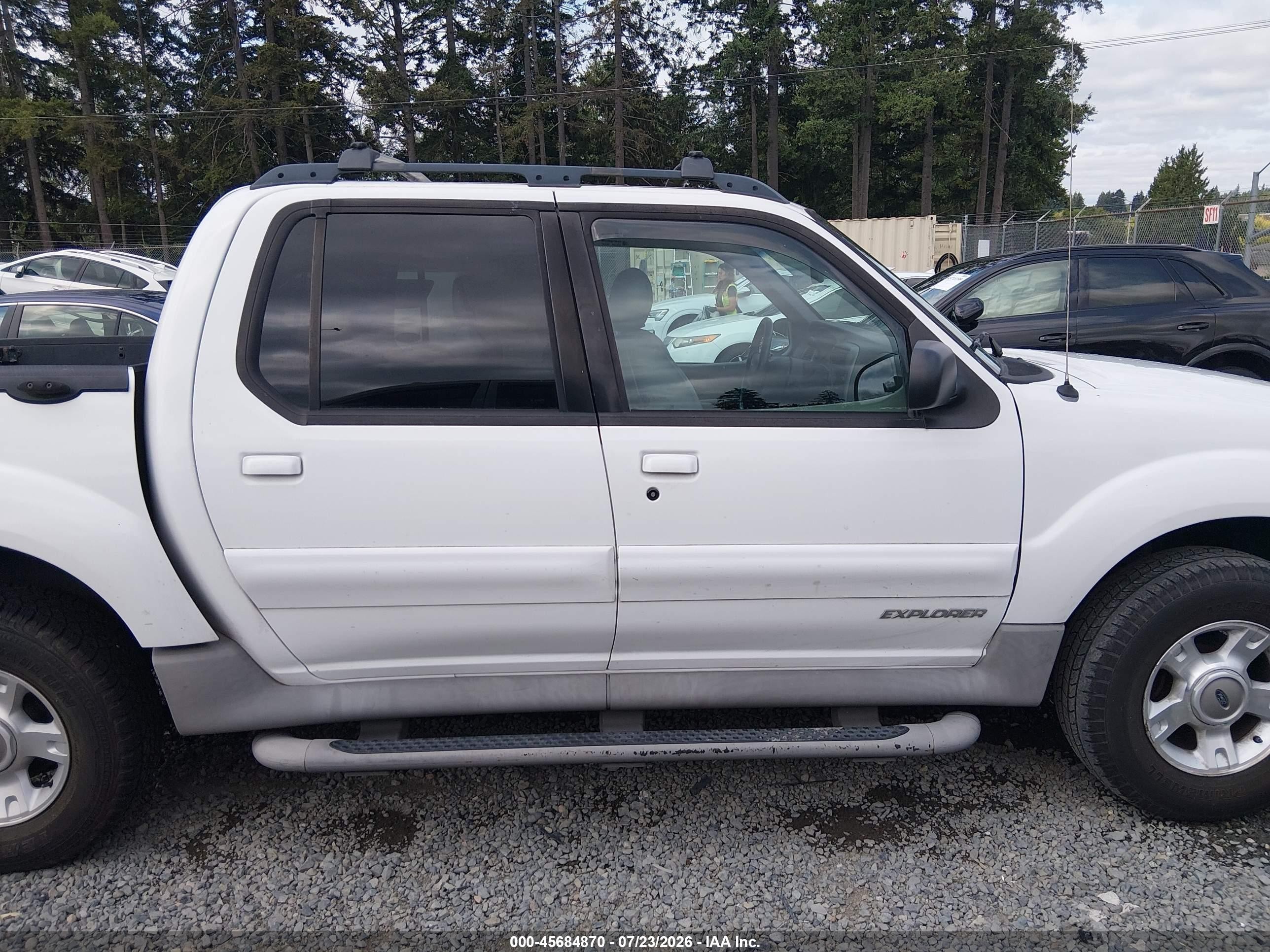 2002 Ford Explorer Sport Trac White vin: 1FMZU77E52UD52438
