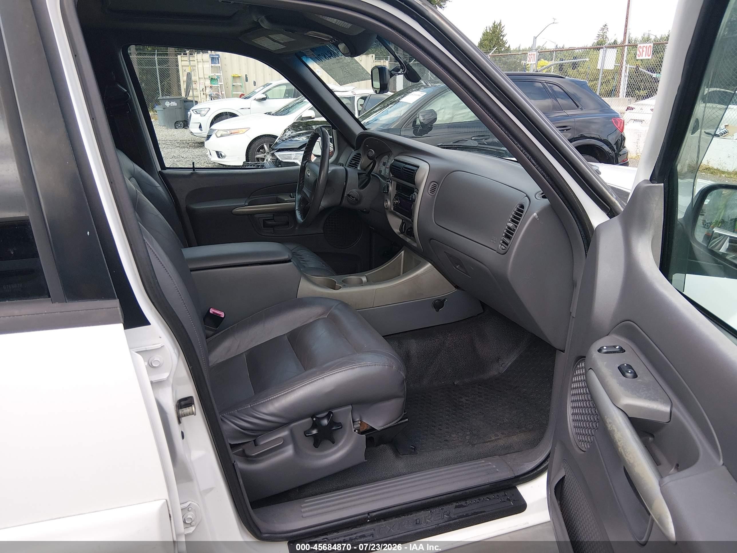 2002 Ford Explorer Sport Trac White vin: 1FMZU77E52UD52438