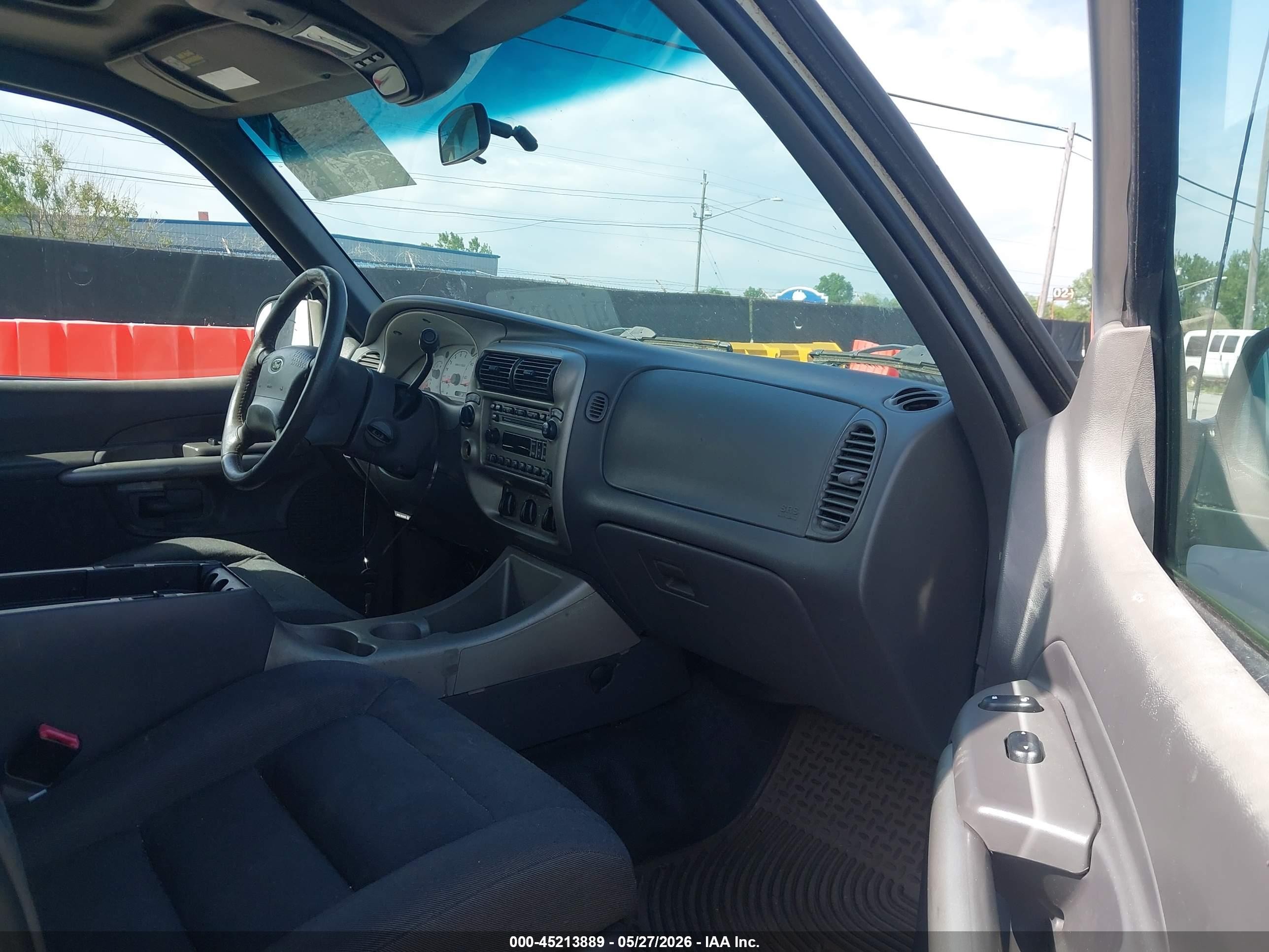 2001 Ford Explorer Sport Trac   Silver vin: 1FMZU77E61UB85120