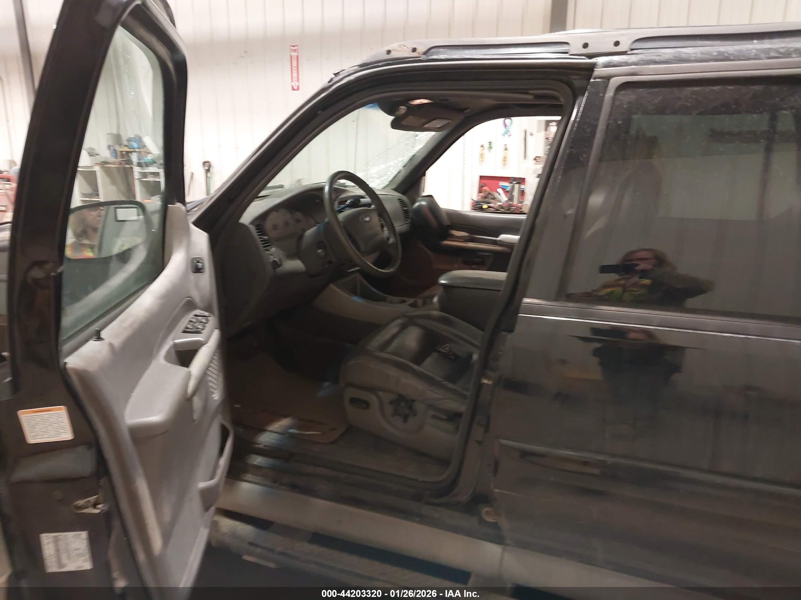 2001 Ford Explorer Sport Trac   Черный vin: 1FMZU77E61UB91760
