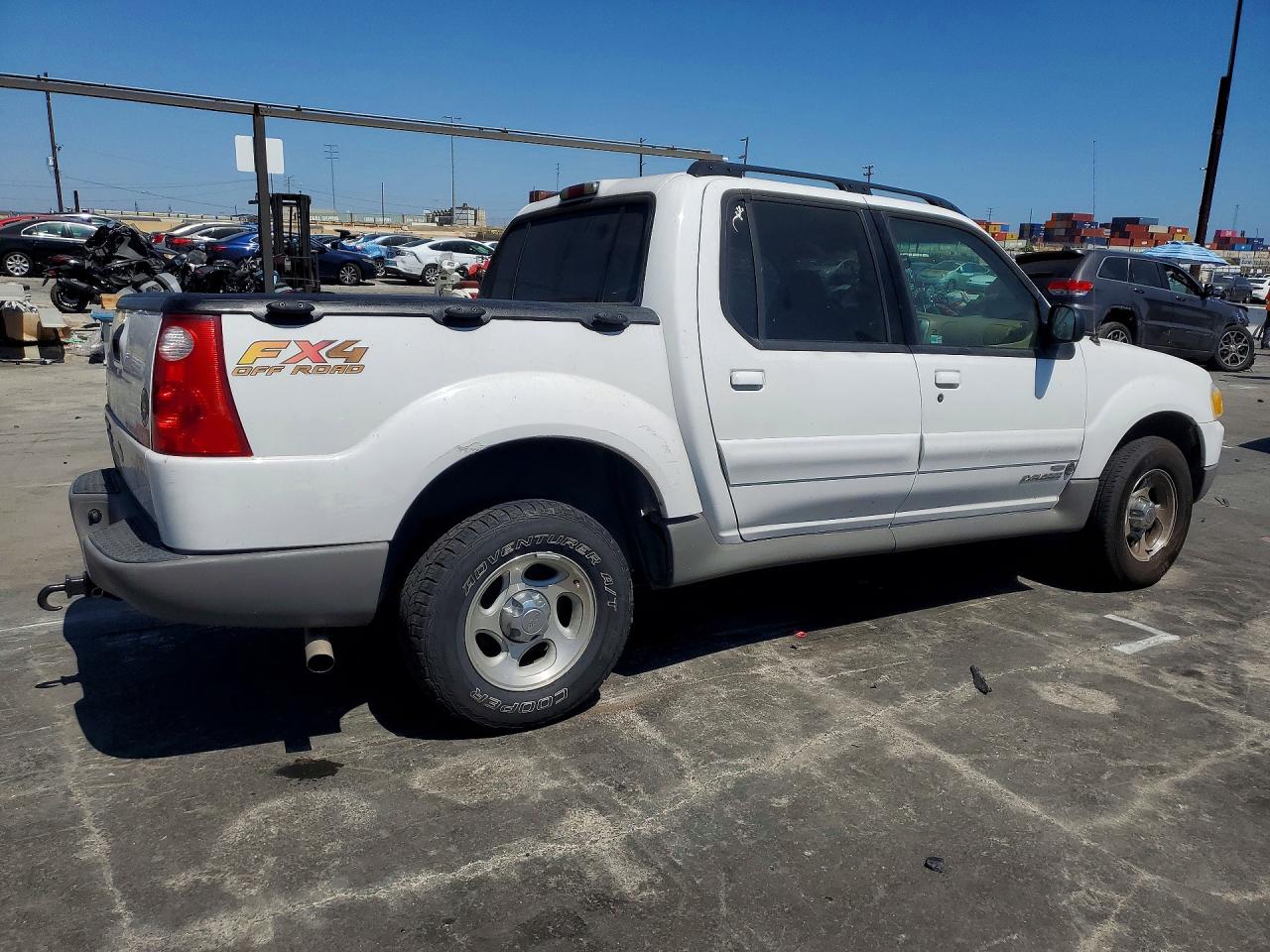 2002 Ford Explore White vin: 1FMZU77E62UD27466