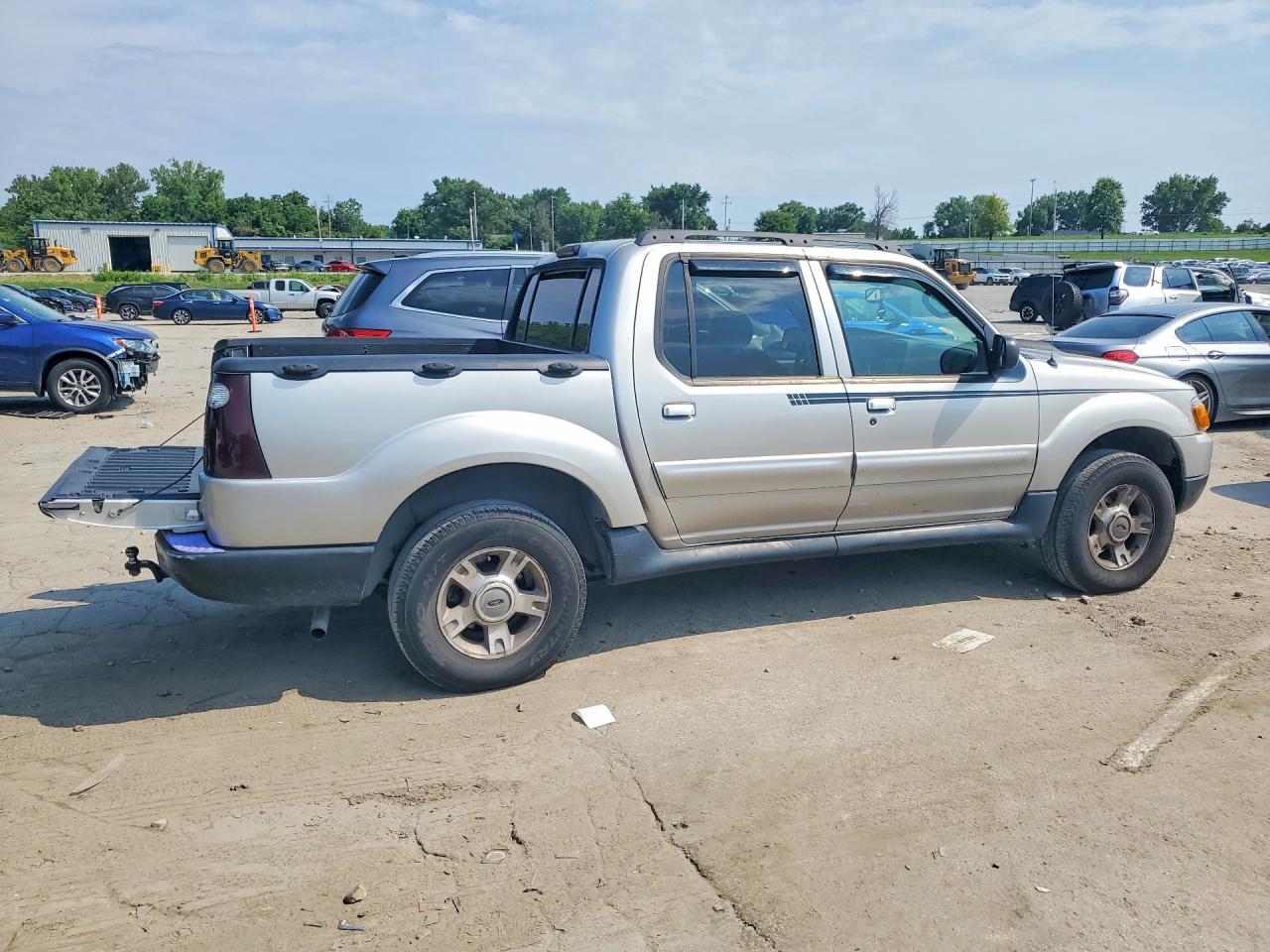 2003 Ford Explorer Sport Trac Серебряный vin: 1FMZU77E63UB66358