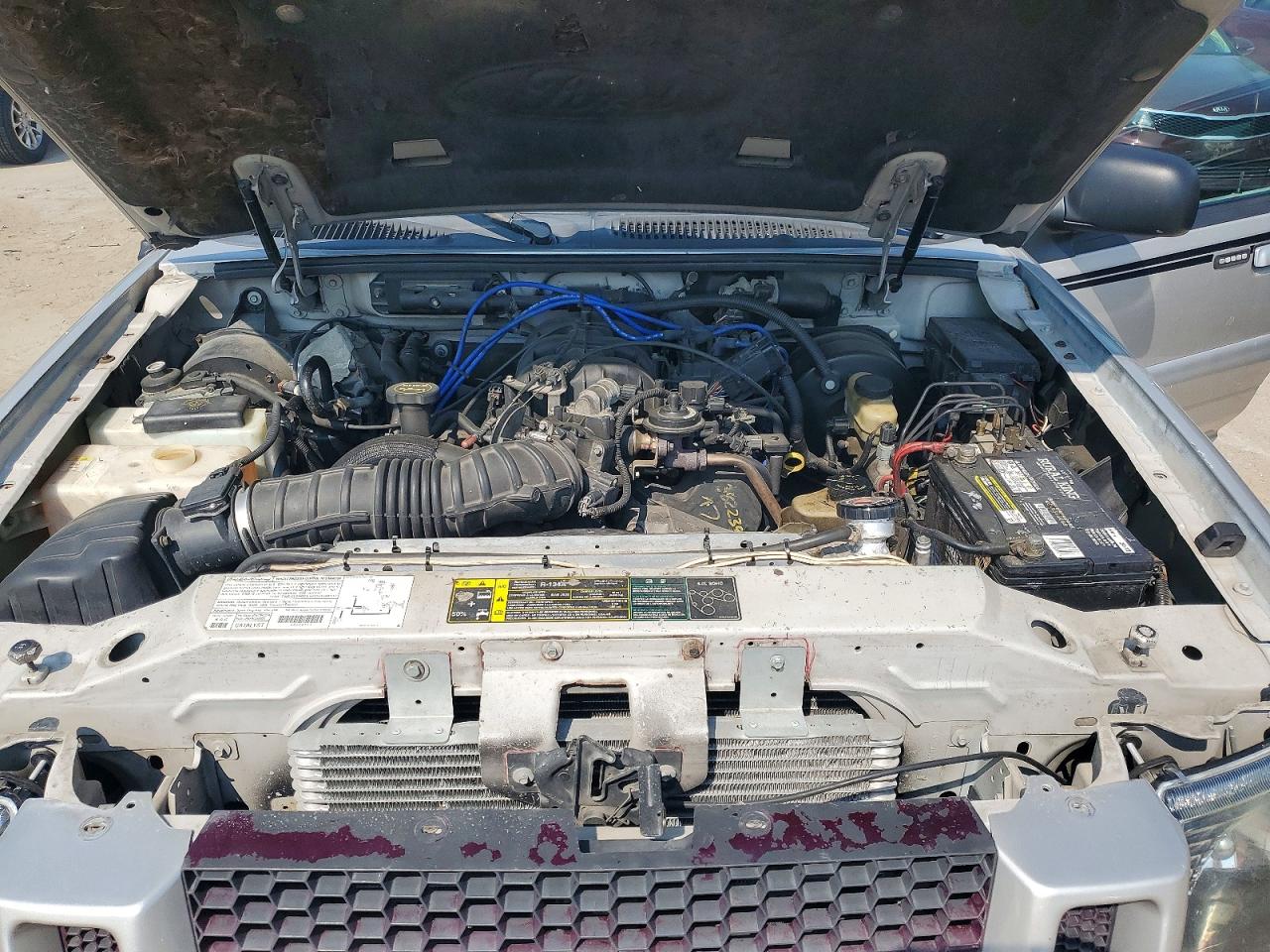 2003 Ford Explorer Sport Trac Серебряный vin: 1FMZU77E63UB66358