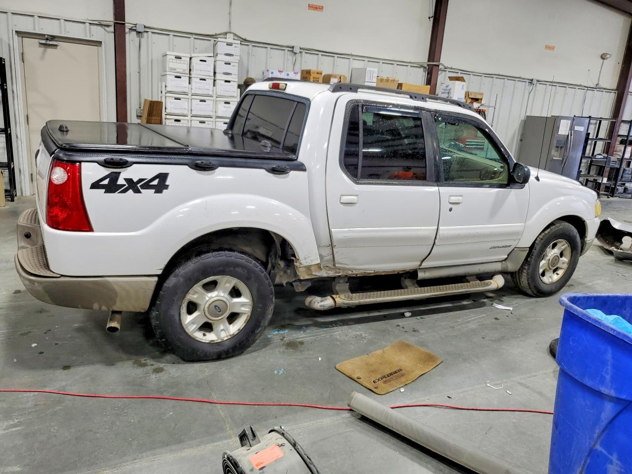 2001 Ford Explorer Sport Trac White vin: 1FMZU77E71UC63372