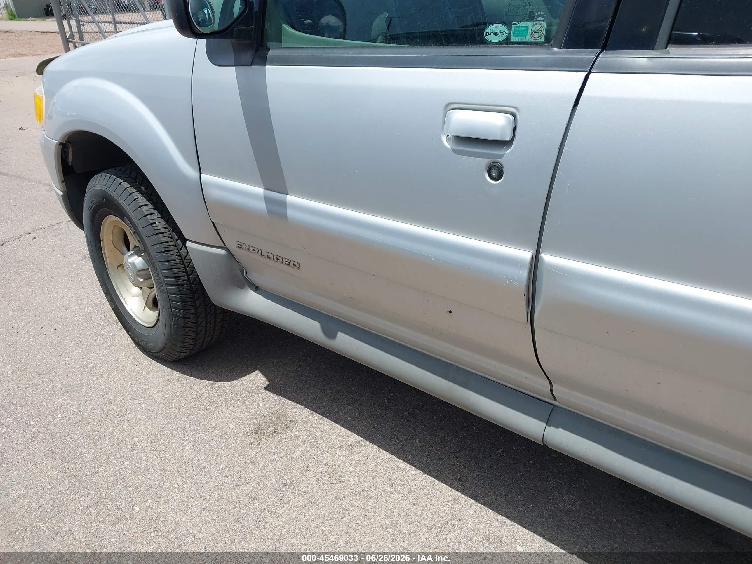 2001 Ford Explorer Sport Trac Silver vin: 1FMZU77E71UC78390
