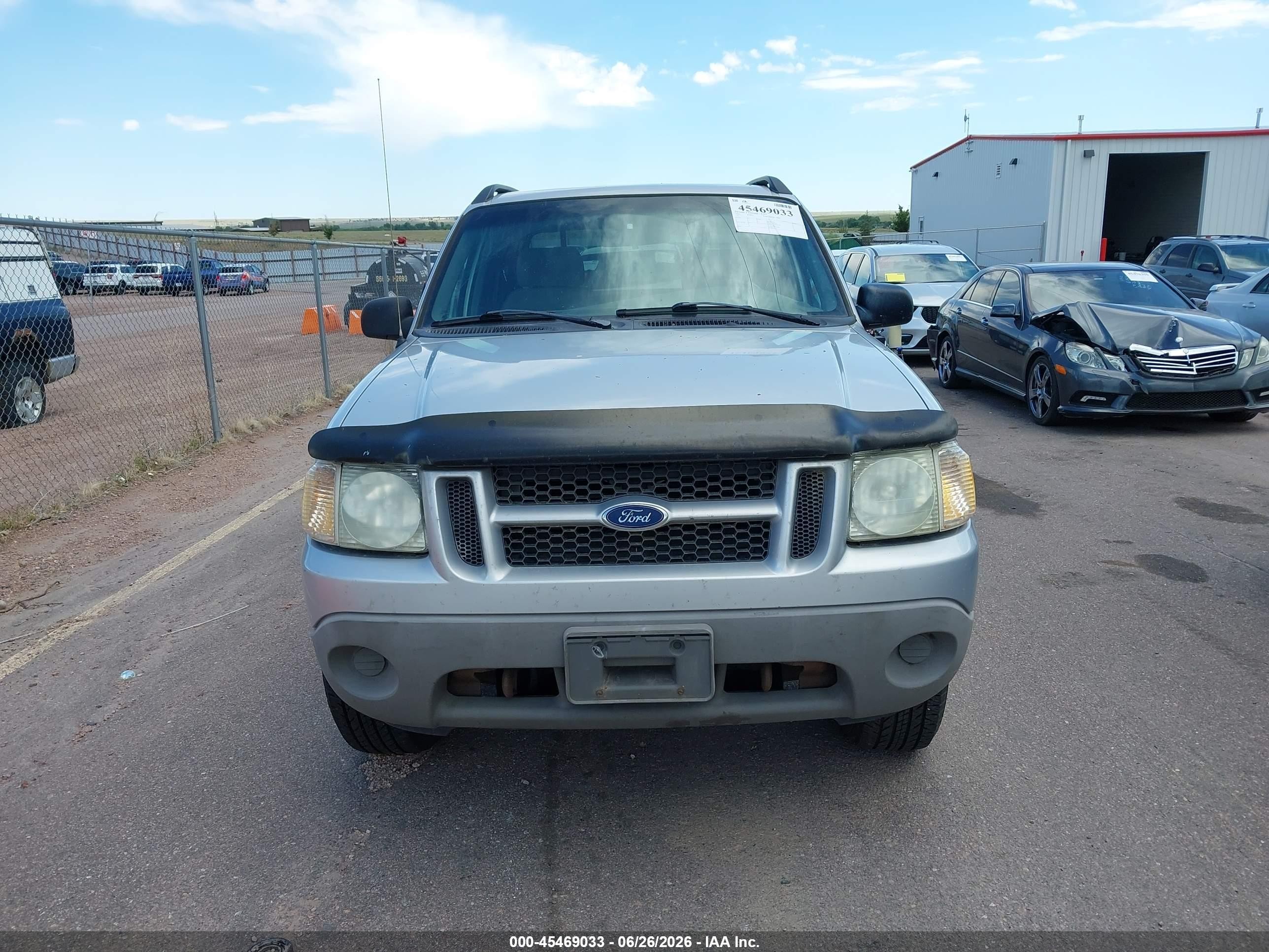 2001 Ford Explorer Sport Trac Silver vin: 1FMZU77E71UC78390