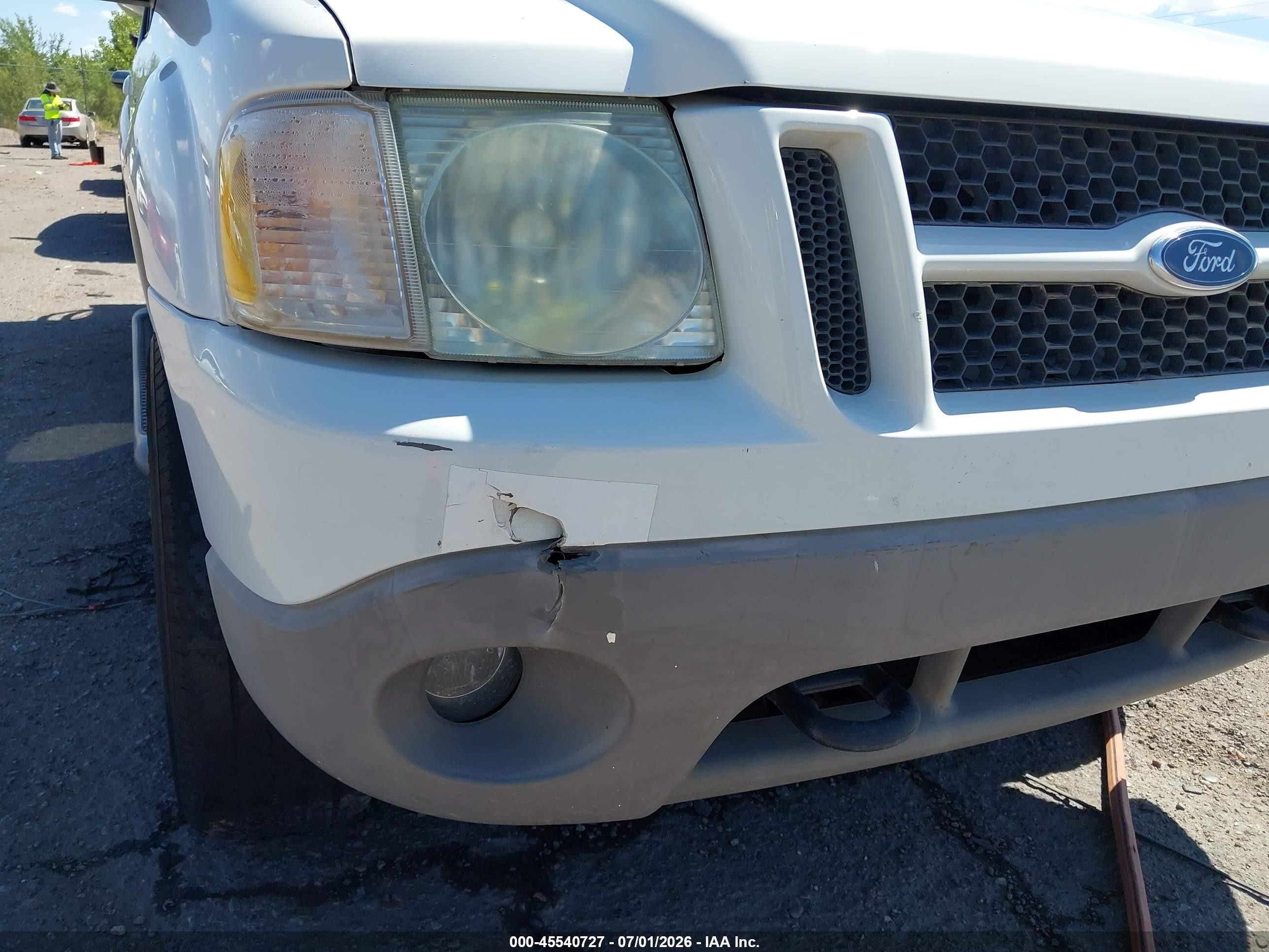 2002 Ford Explorer Sport Trac   White vin: 1FMZU77E72UD40906