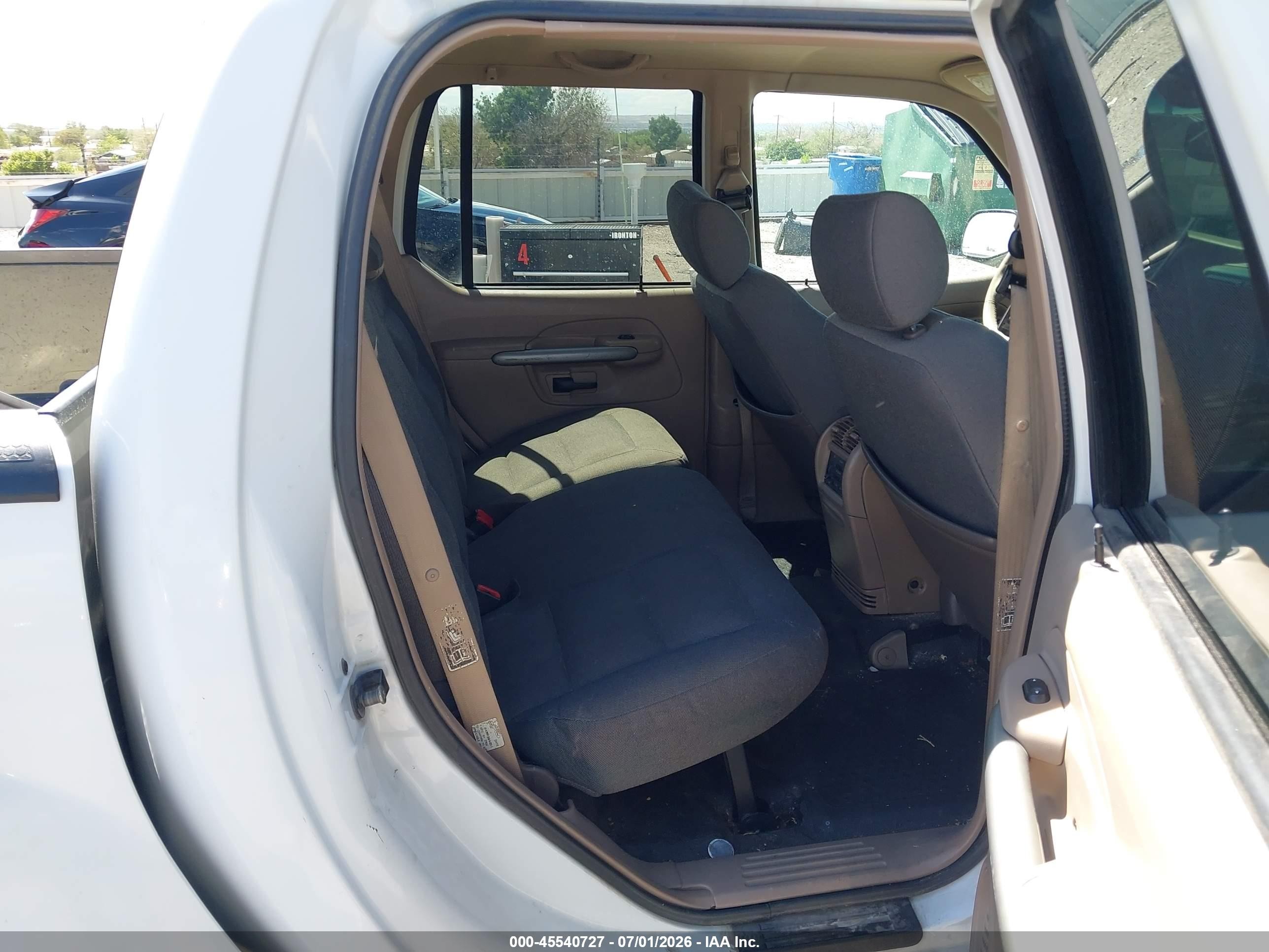 2002 Ford Explorer Sport Trac   White vin: 1FMZU77E72UD40906