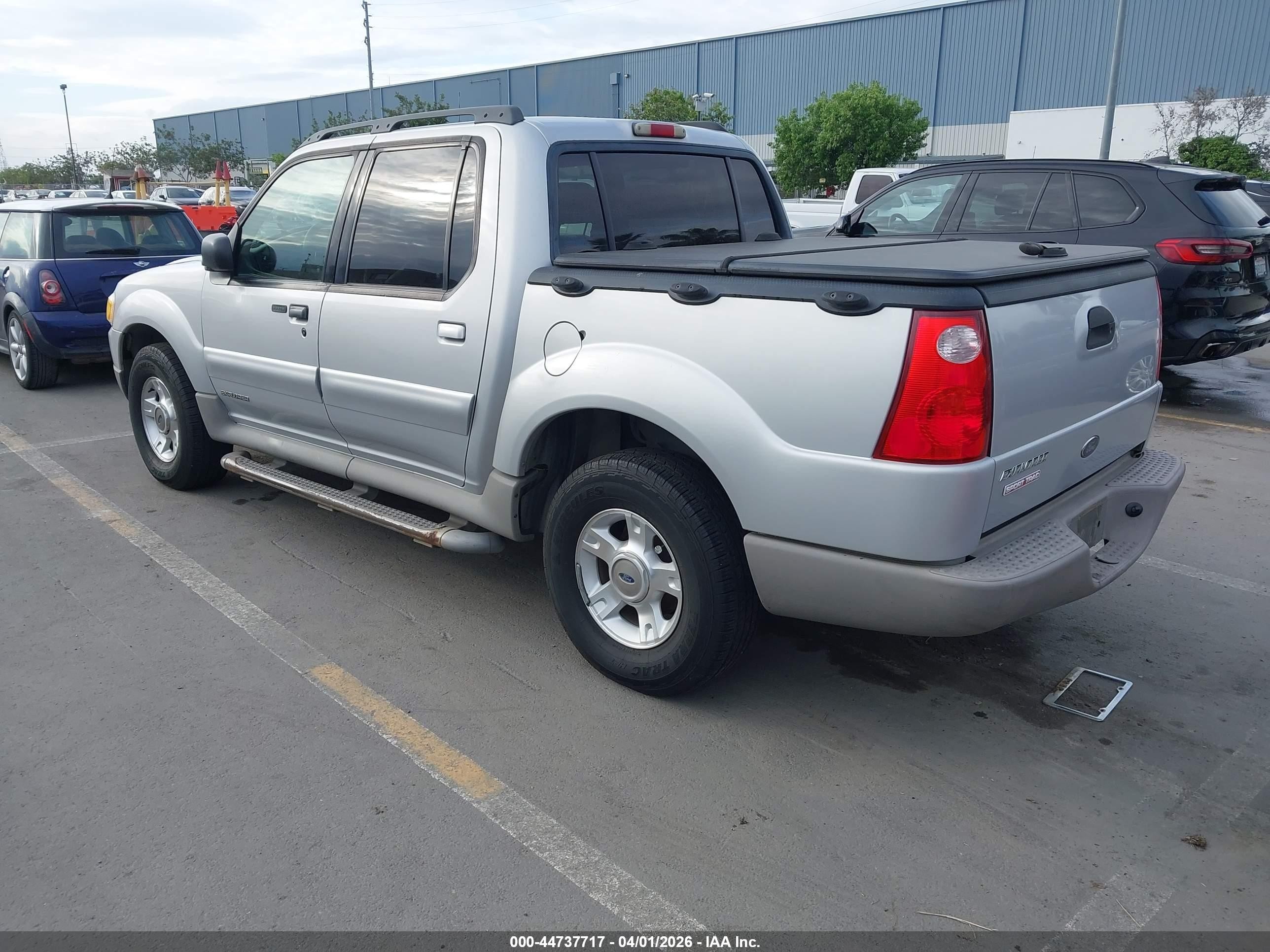 2001 Ford Explorer Sport Trac   Gray vin: 1FMZU77E81UC39338
