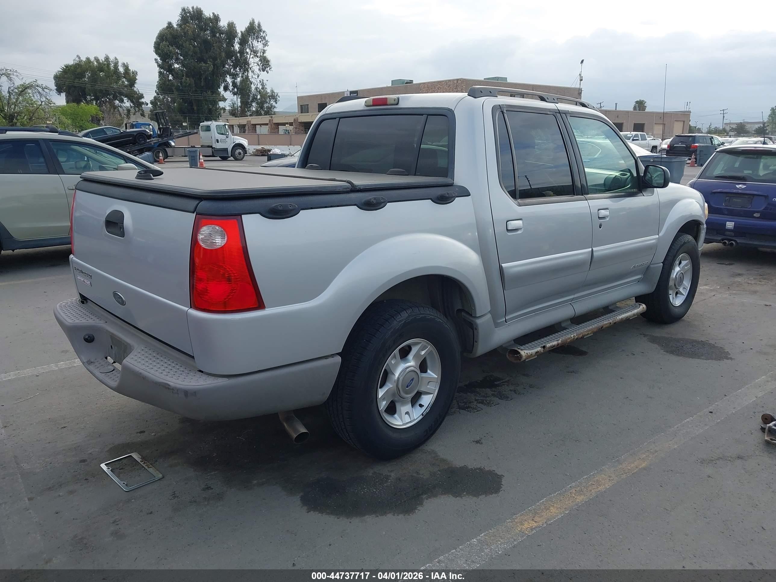 2001 Ford Explorer Sport Trac   Gray vin: 1FMZU77E81UC39338