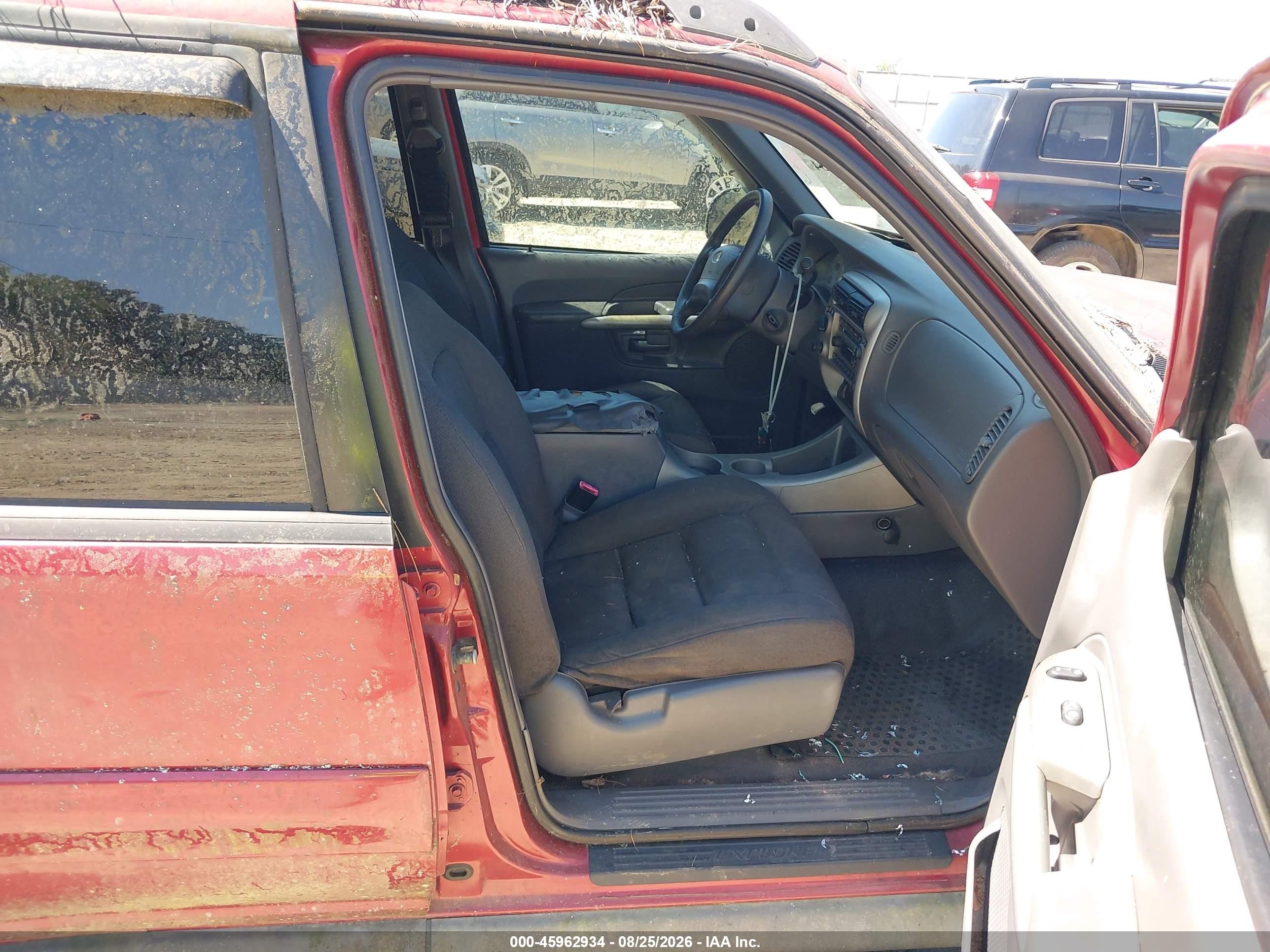 2001 Ford Explorer Sport Trac   Red vin: 1FMZU77E91UC83347