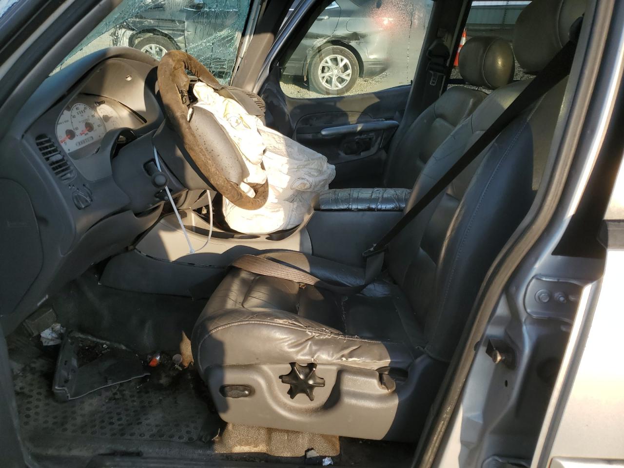 2001 Ford Explorer Sport Trac Серебряный vin: 1FMZU77EX1UB89655