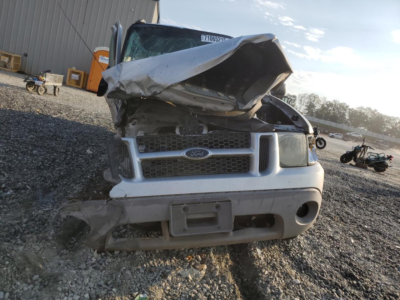 2001 Ford Explorer Sport Trac Серебряный vin: 1FMZU77EX1UB89655