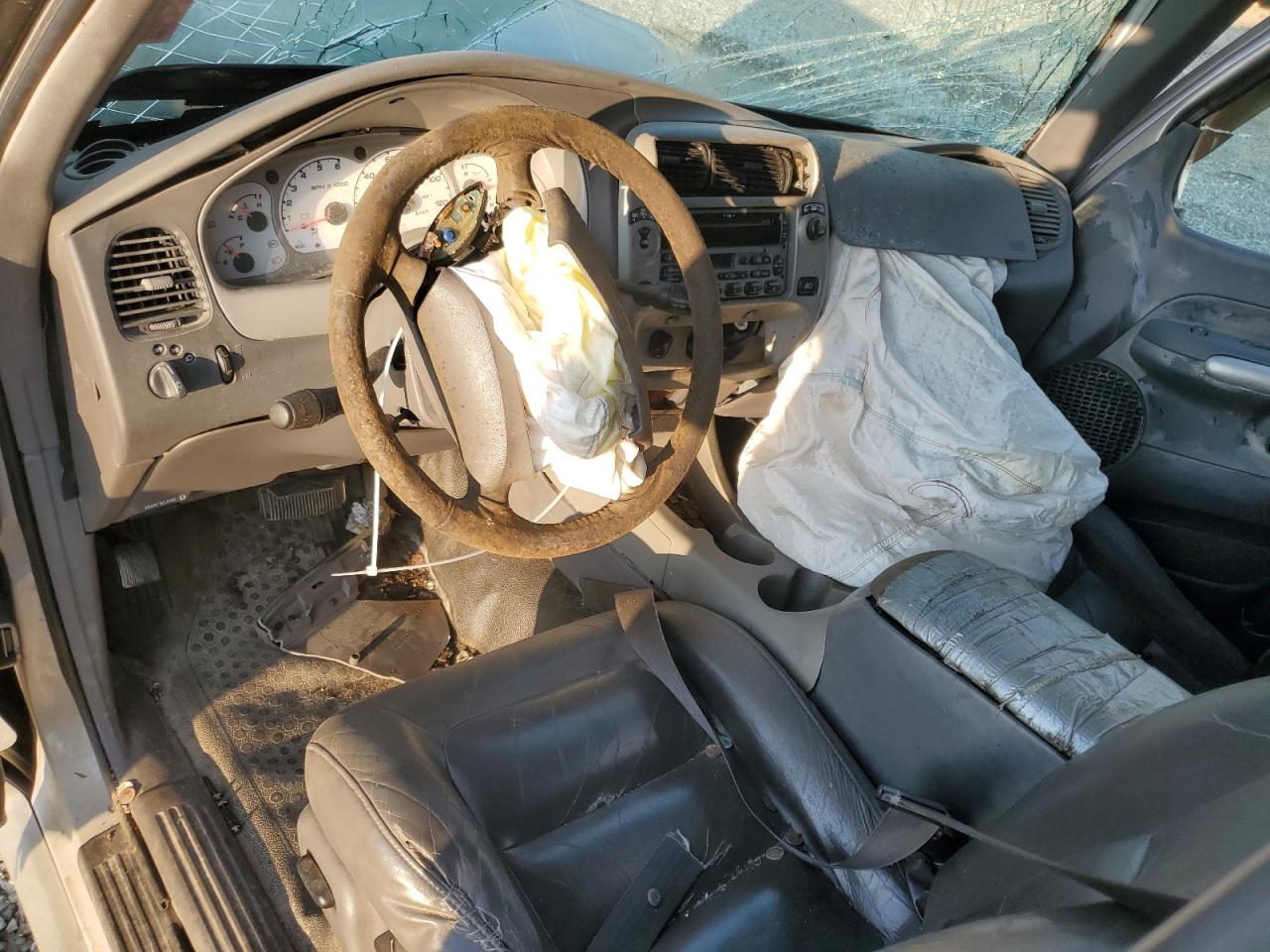 2001 Ford Explorer Sport Trac Серебряный vin: 1FMZU77EX1UB89655