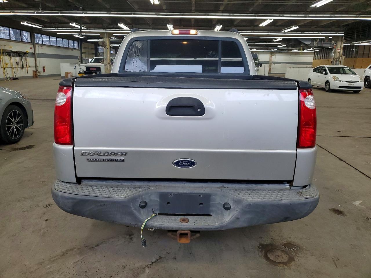 2005 Ford Explorer Sport Trac Silver vin: 1FMZU77K05UB07363