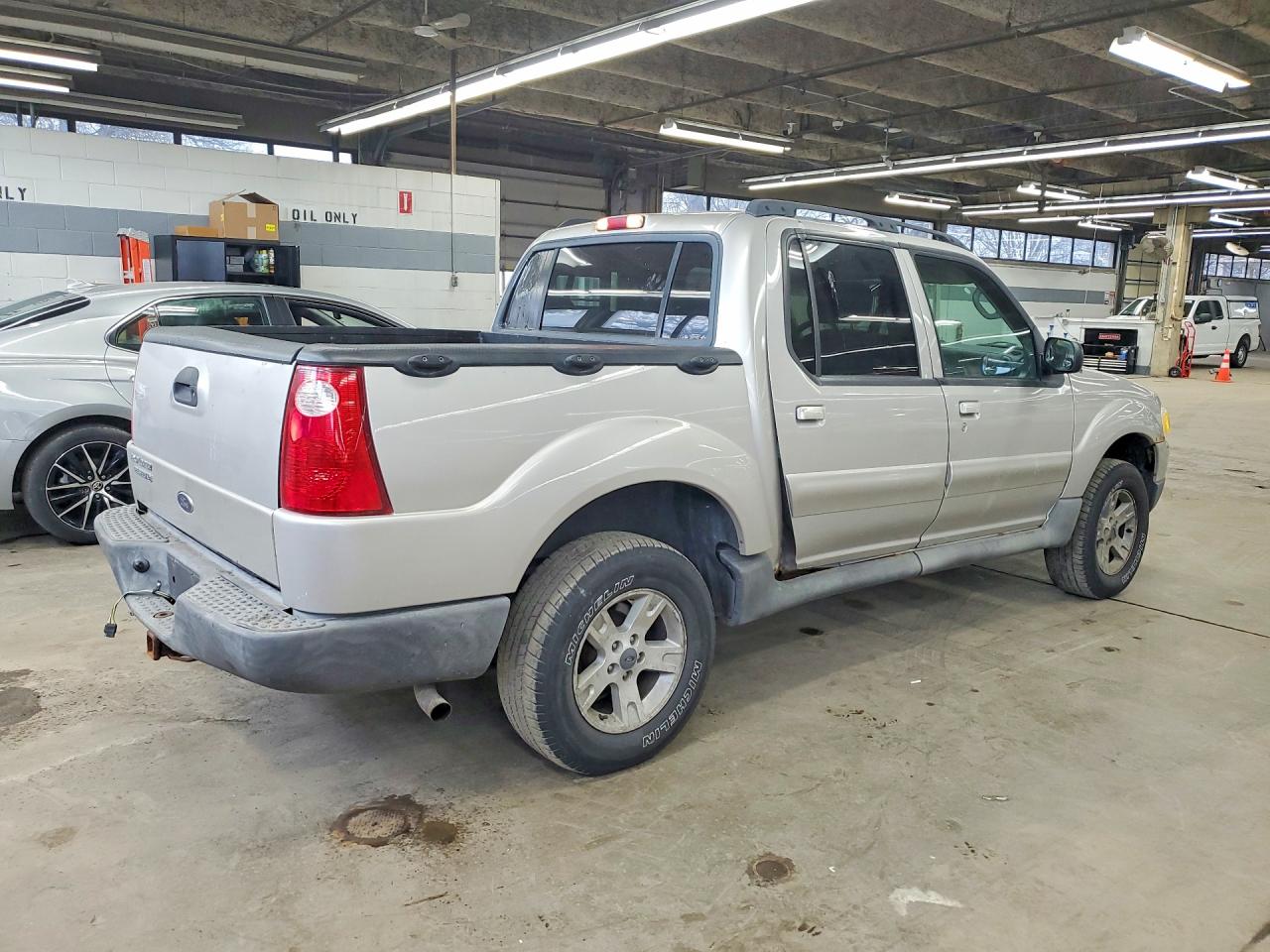 2005 Ford Explorer Sport Trac Silver vin: 1FMZU77K05UB07363