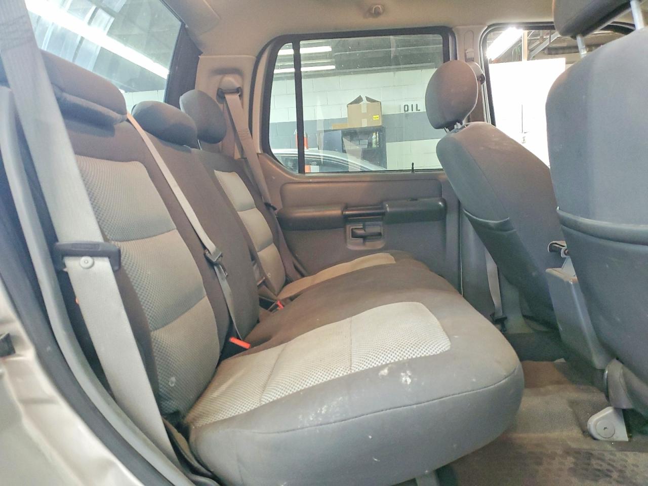2005 Ford Explorer Sport Trac Silver vin: 1FMZU77K05UB07363