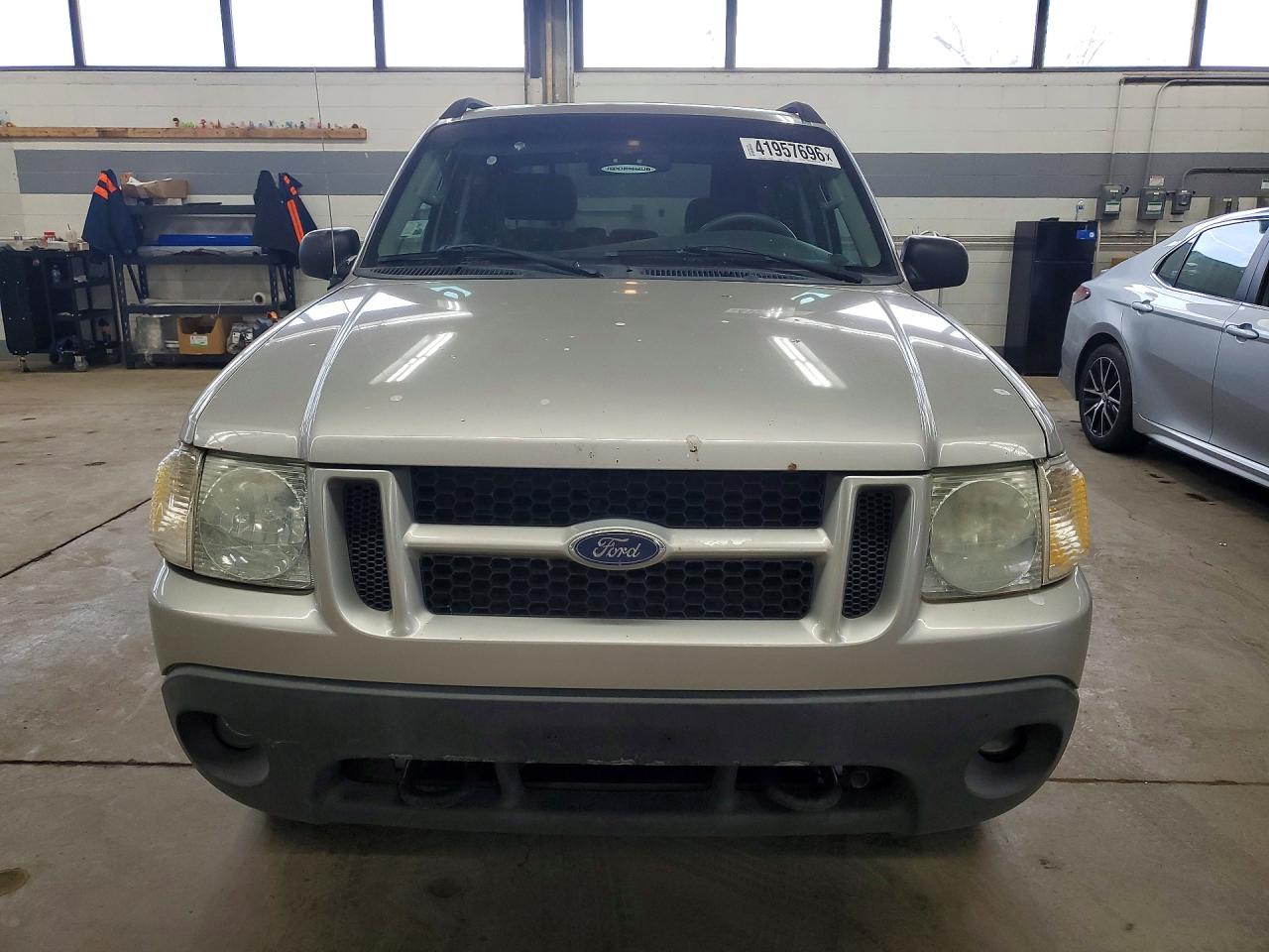 2005 Ford Explorer Sport Trac Silver vin: 1FMZU77K05UB07363