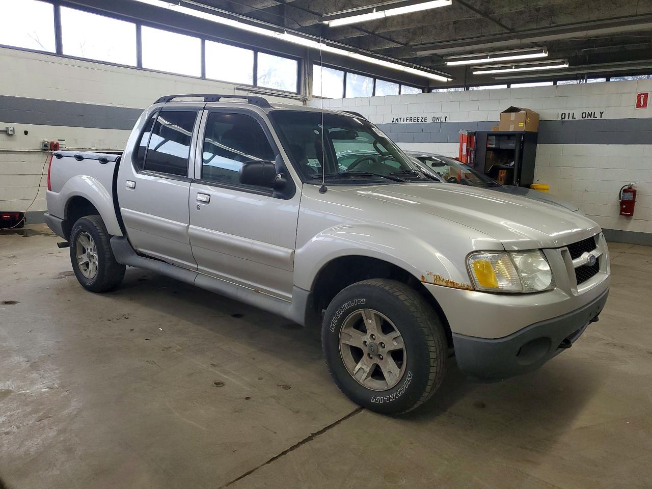 2005 Ford Explorer Sport Trac Silver vin: 1FMZU77K05UB07363