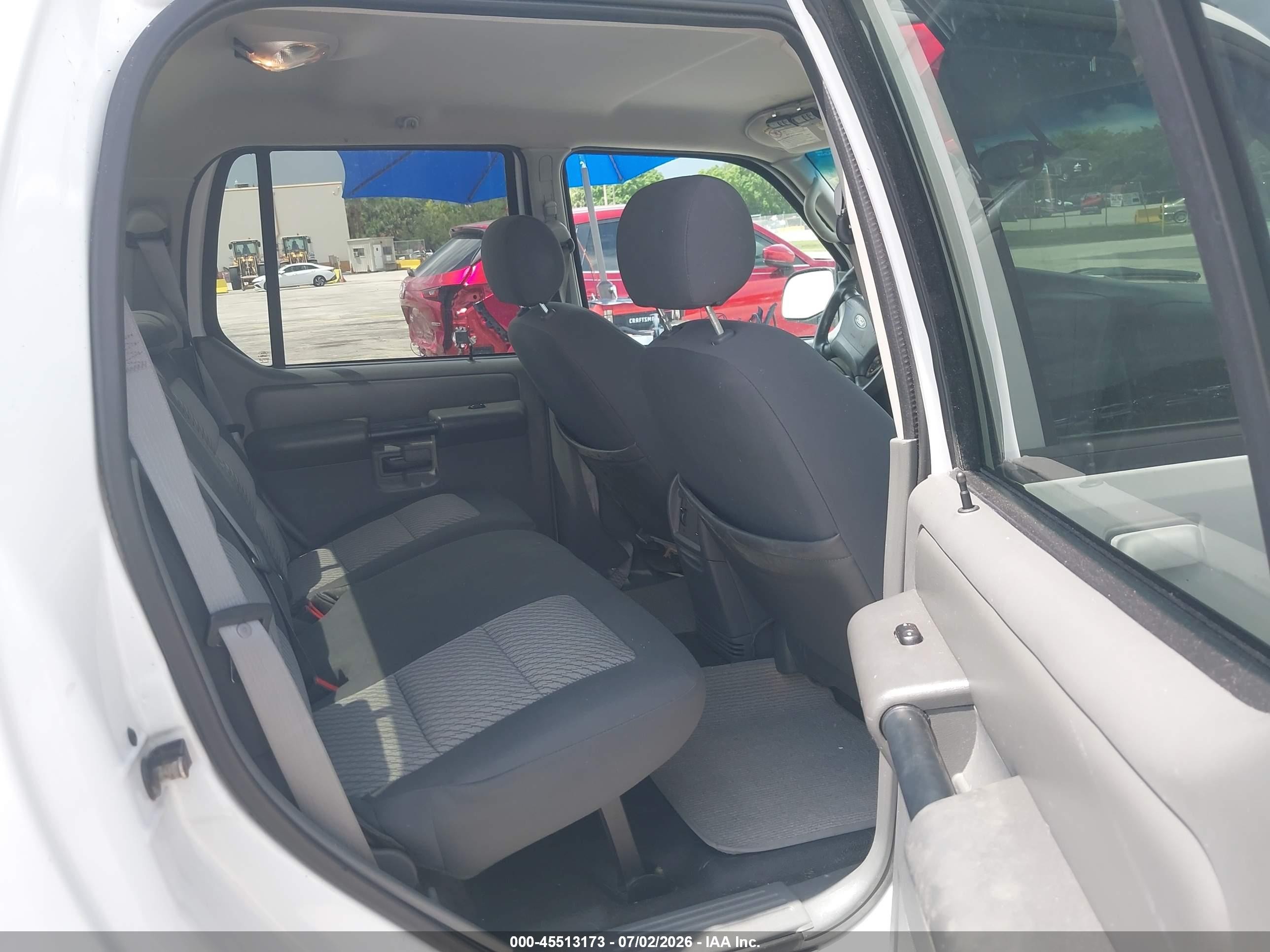 2004 Ford Explorer Sport Trac Adrenalin/xls/xlt White vin: 1FMZU77K24UC34484