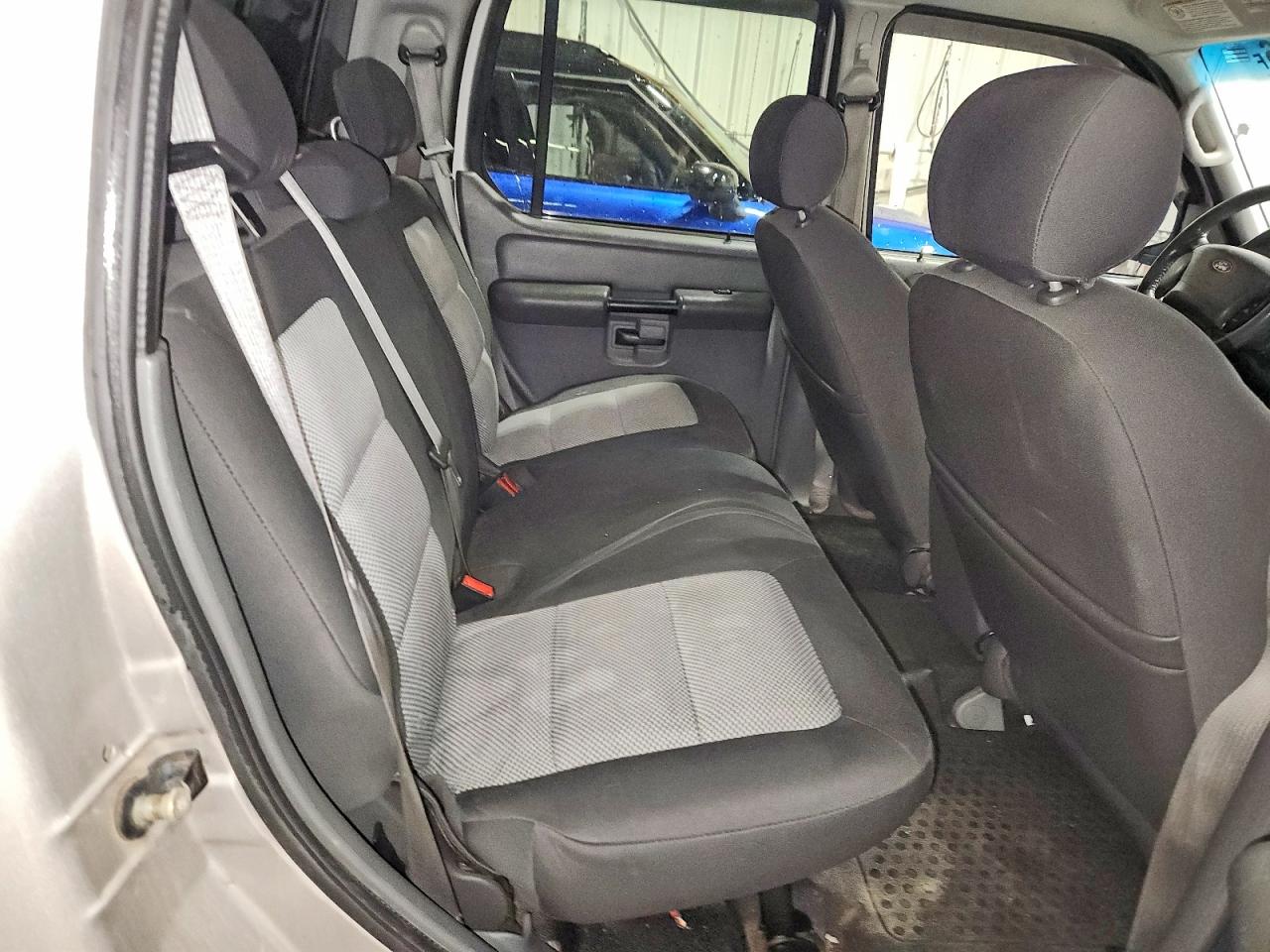 2005 Ford Explorer Sport Trac Silver vin: 1FMZU77K45UB74516