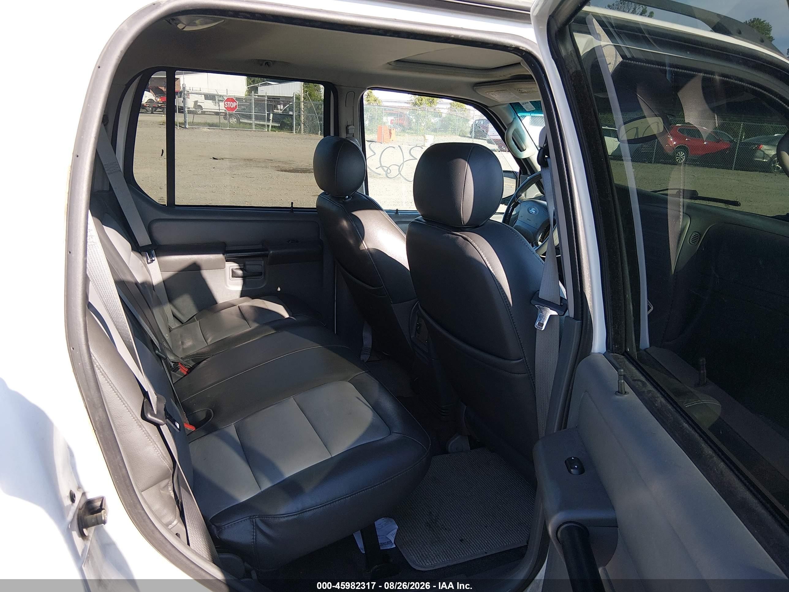 2004 Ford Explorer Sport Trac Adrenalin/xls/xlt White vin: 1FMZU77K74UC29748