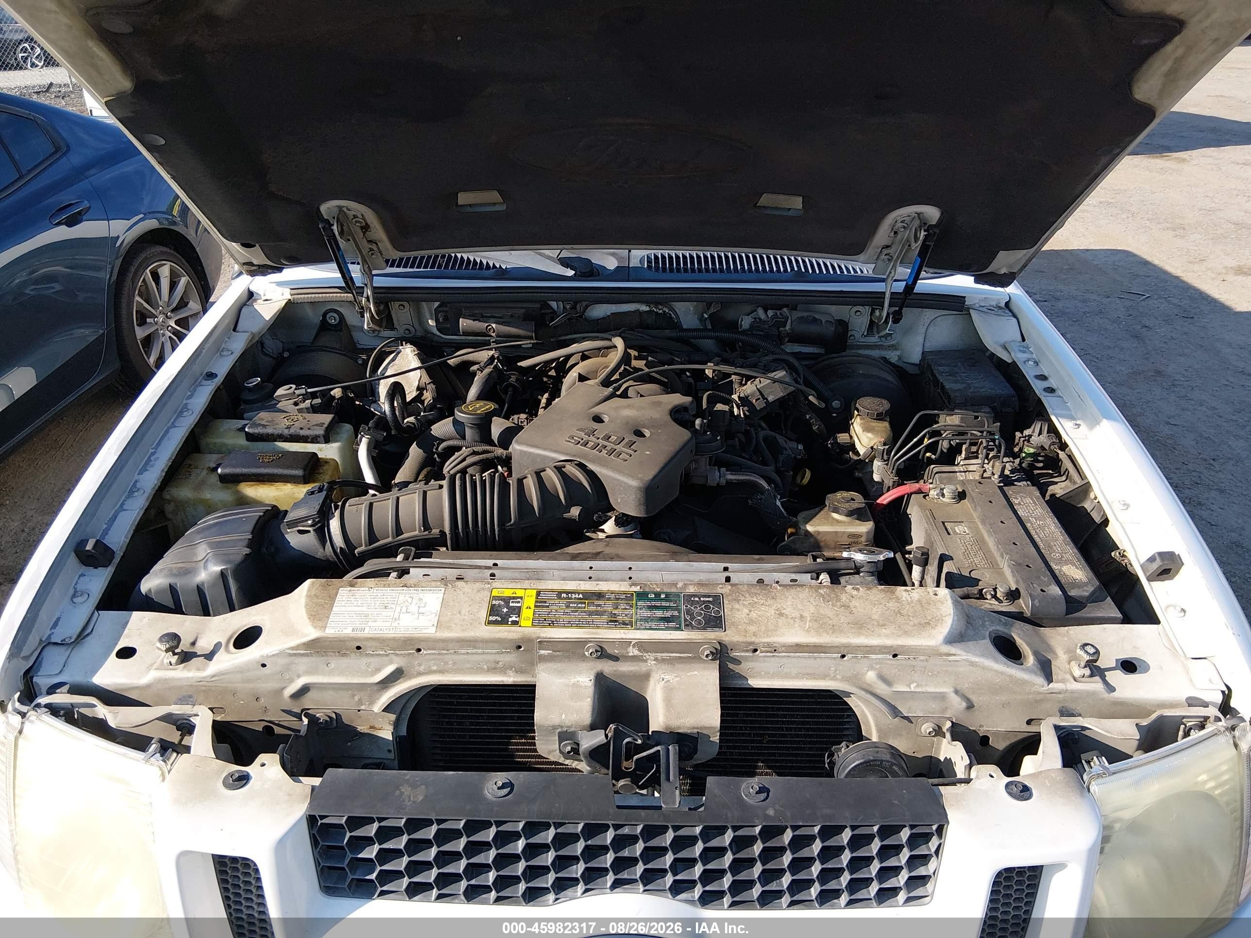 2004 Ford Explorer Sport Trac Adrenalin/xls/xlt White vin: 1FMZU77K74UC29748