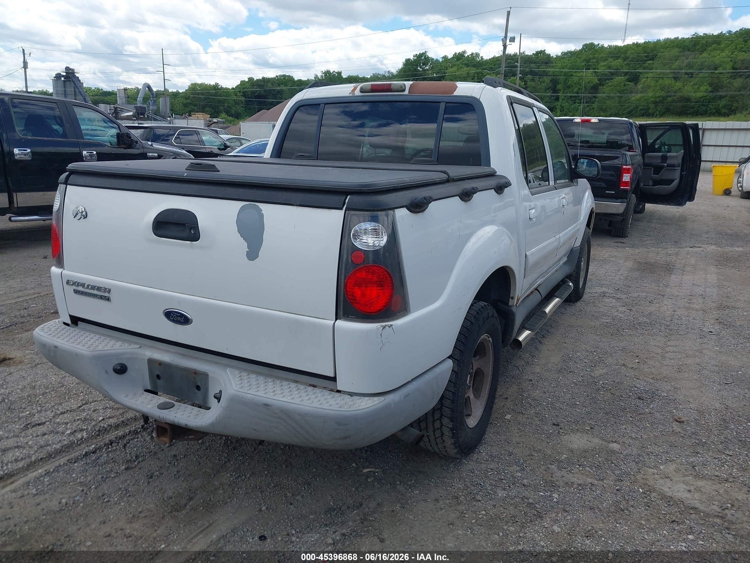 2005 Ford Explorer Sport Trac Adrenalin/xls/xlt White vin: 1FMZU77K75UA64754