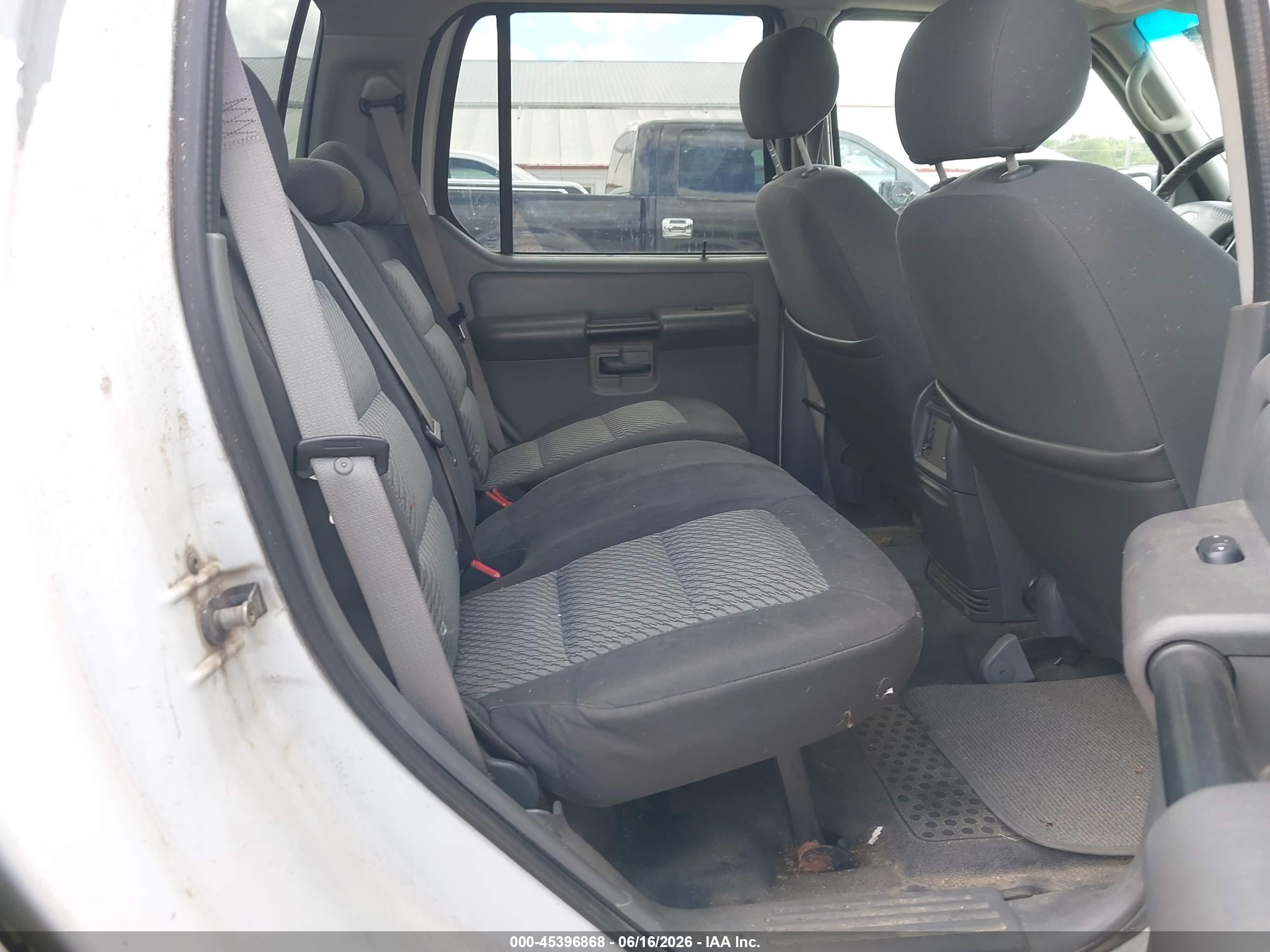 2005 Ford Explorer Sport Trac Adrenalin/xls/xlt White vin: 1FMZU77K75UA64754