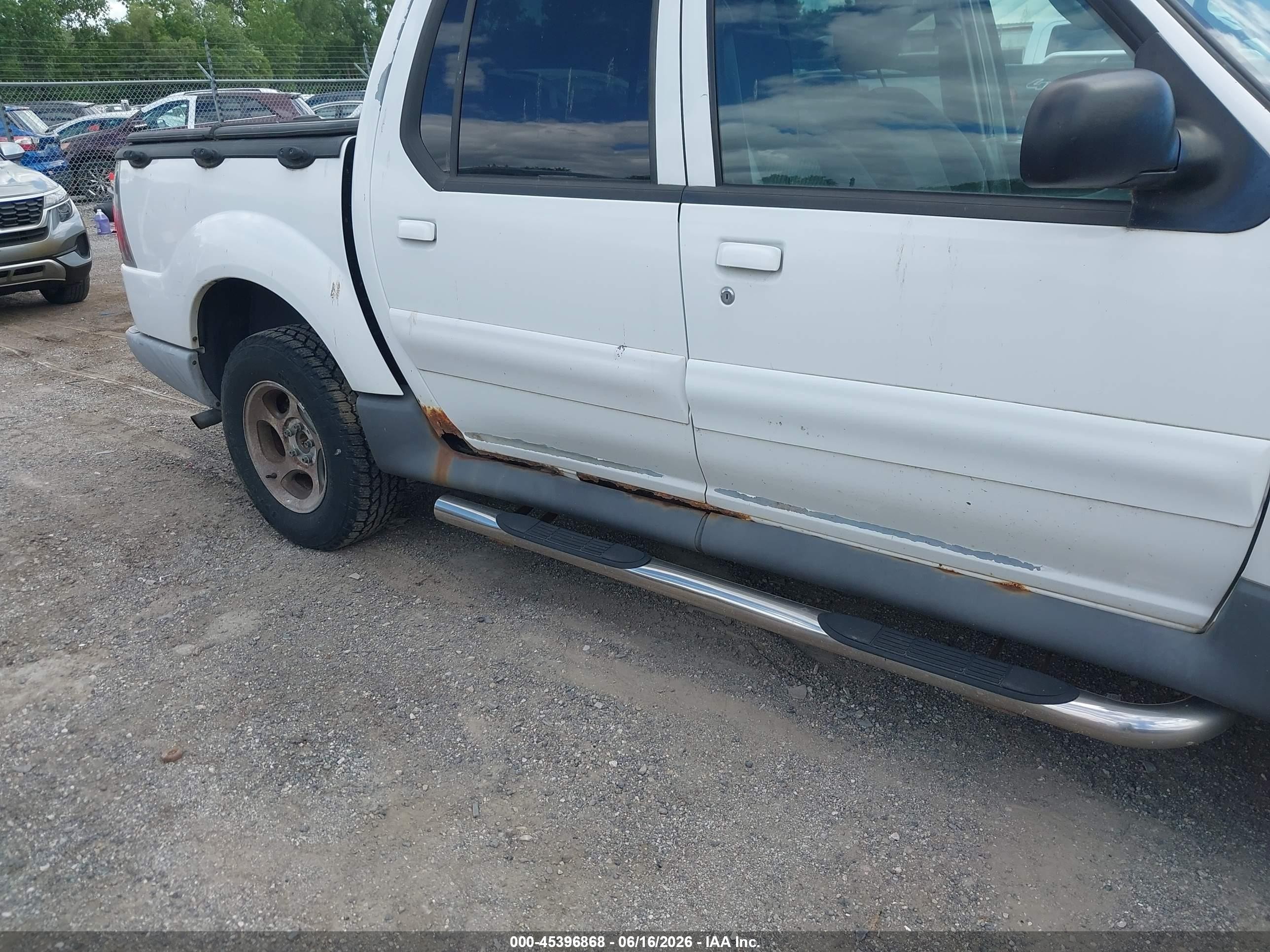 2005 Ford Explorer Sport Trac Adrenalin/xls/xlt White vin: 1FMZU77K75UA64754
