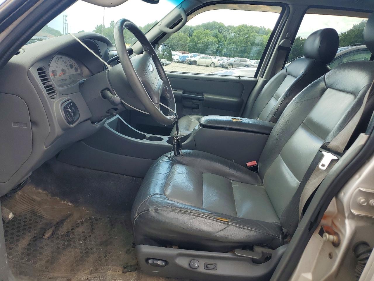2005 Ford Explorer Sport Trac Silver vin: 1FMZU77K75UB28291