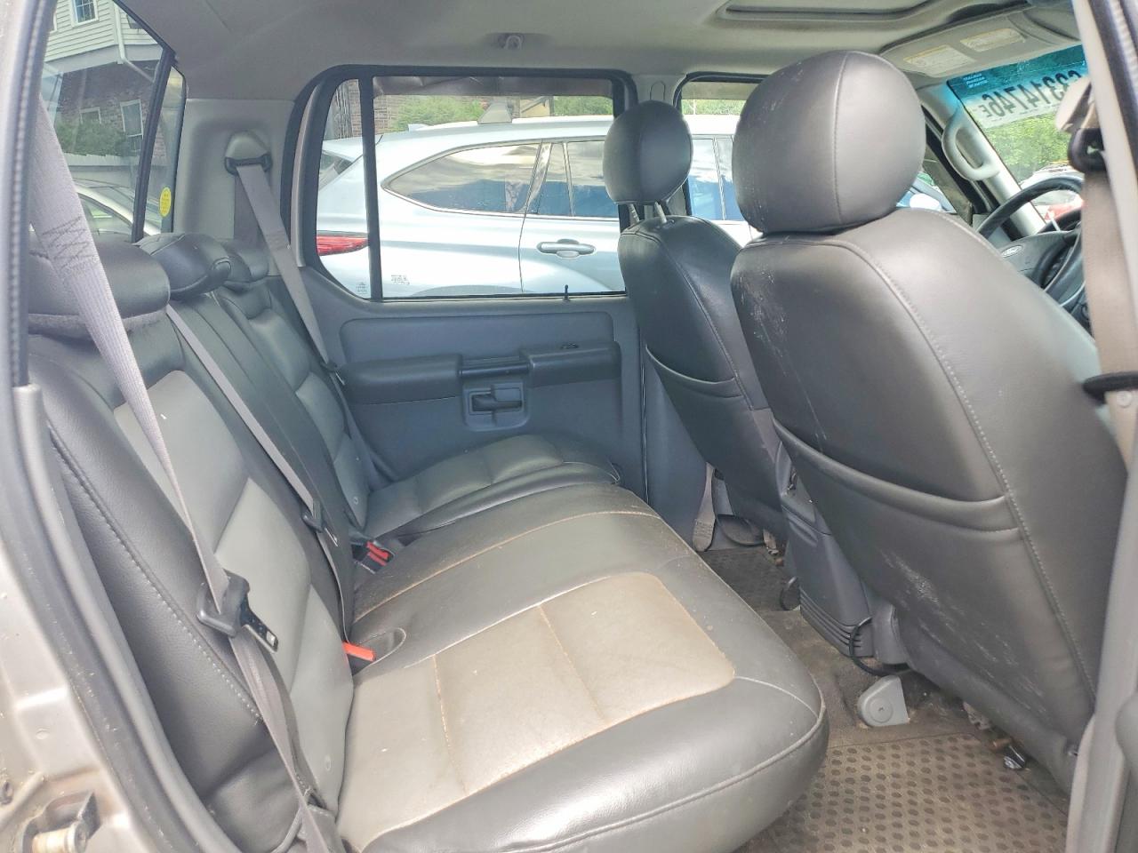 2005 Ford Explorer Sport Trac Silver vin: 1FMZU77K75UB28291