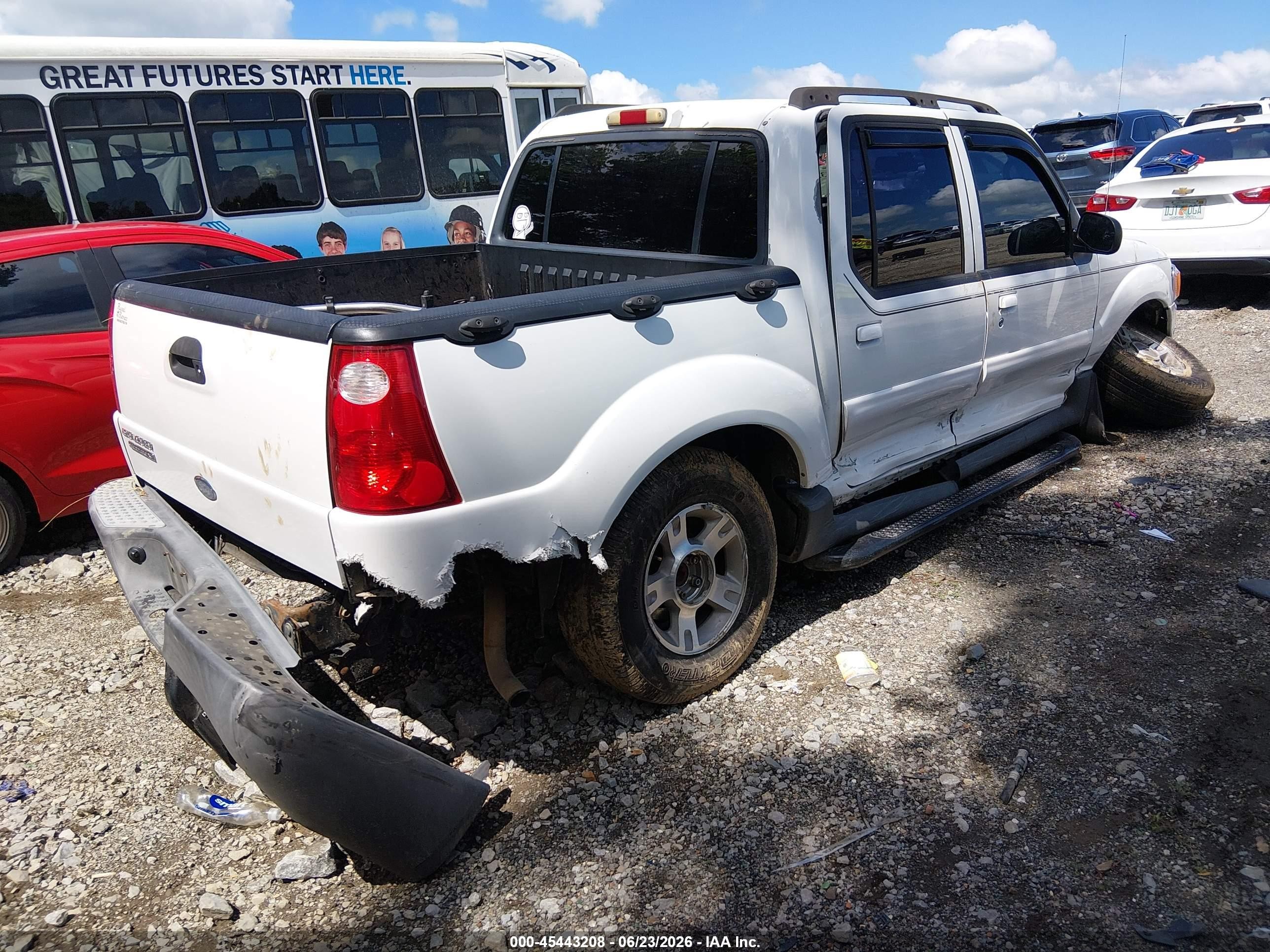 2004 Ford Explorer Sport Trac Adrenalin/xls/xlt White vin: 1FMZU77K94UB23737