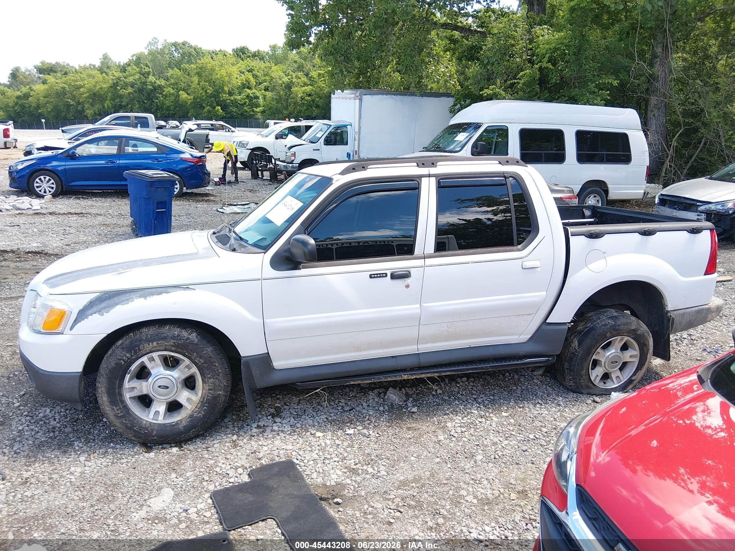 2004 Ford Explorer Sport Trac Adrenalin/xls/xlt White vin: 1FMZU77K94UB23737
