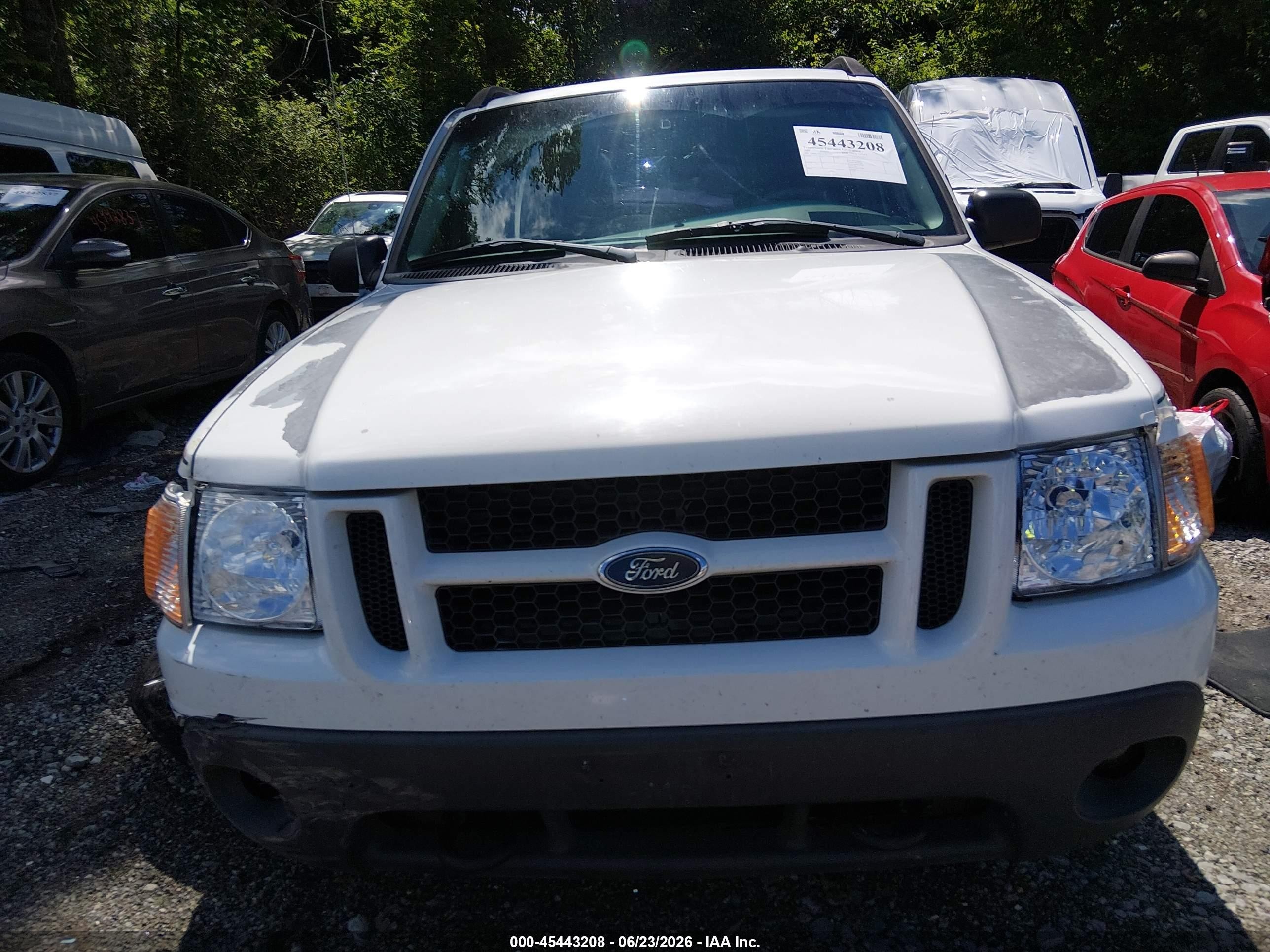 2004 Ford Explorer Sport Trac Adrenalin/xls/xlt White vin: 1FMZU77K94UB23737