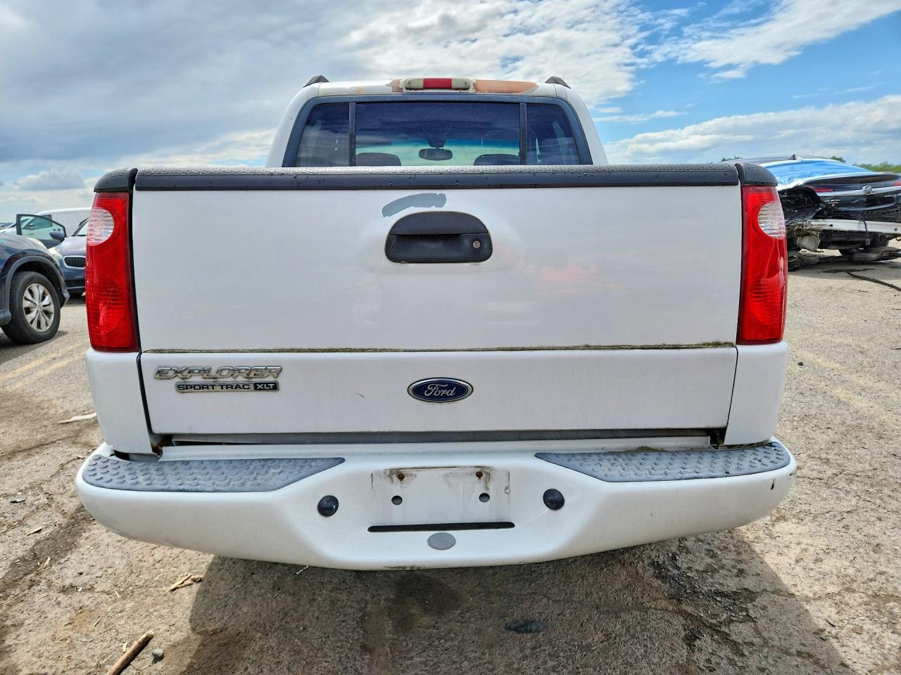 2004 Ford Explorer Sport Trac White vin: 1FMZU77KX4UB69710
