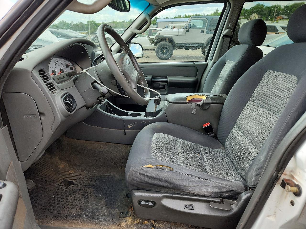 2004 Ford Explorer Sport Trac White vin: 1FMZU77KX4UB69710