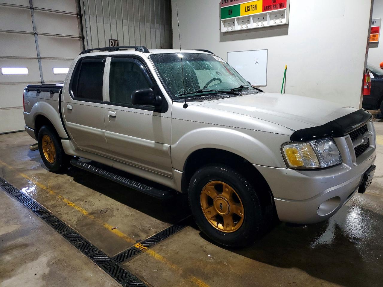 2004 Ford Explorer Sport Trac Beige vin: 1FMZU77KX4UC29579